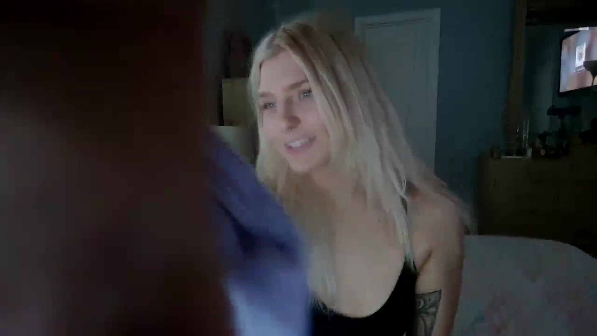 Gallery image thumbnail from DuckChan0's myfreecams stream on, 03/21/2024, 16:52 image 16 of 20