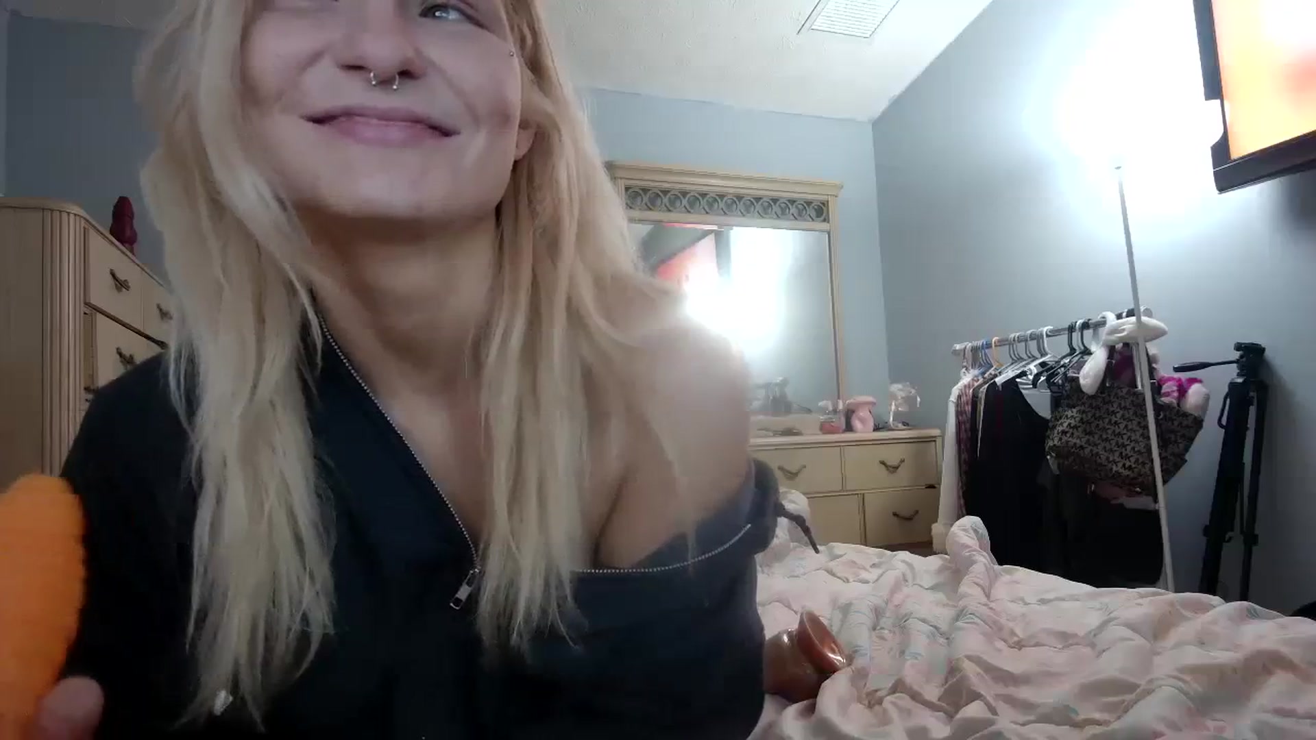 Gallery image thumbnail from DuckChan0's myfreecams stream on, 03/22/2024, 14:23 image 6 of 20
