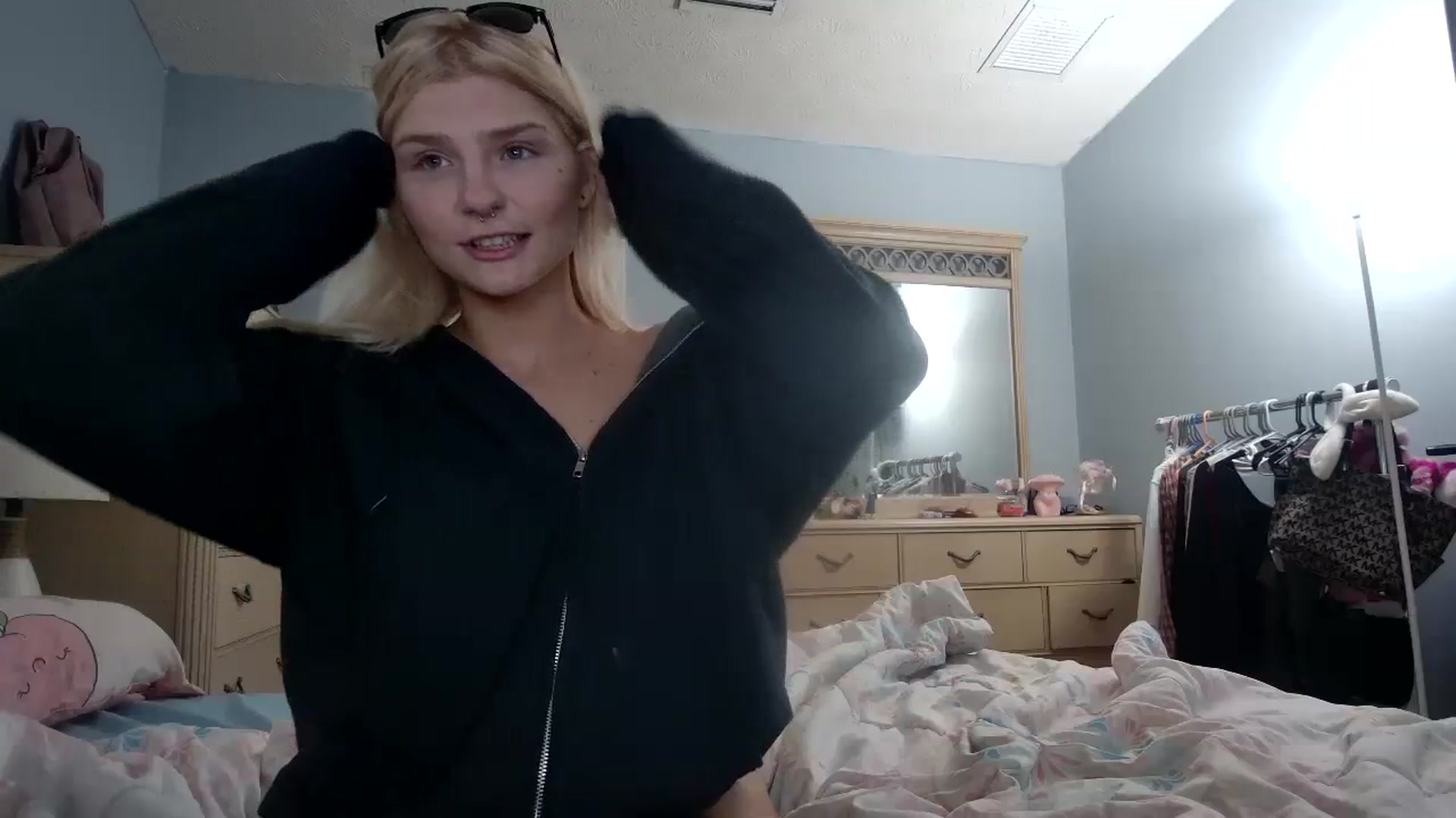 Gallery image thumbnail from DuckChan0's myfreecams stream on, 03/22/2024, 14:23 image 13 of 20