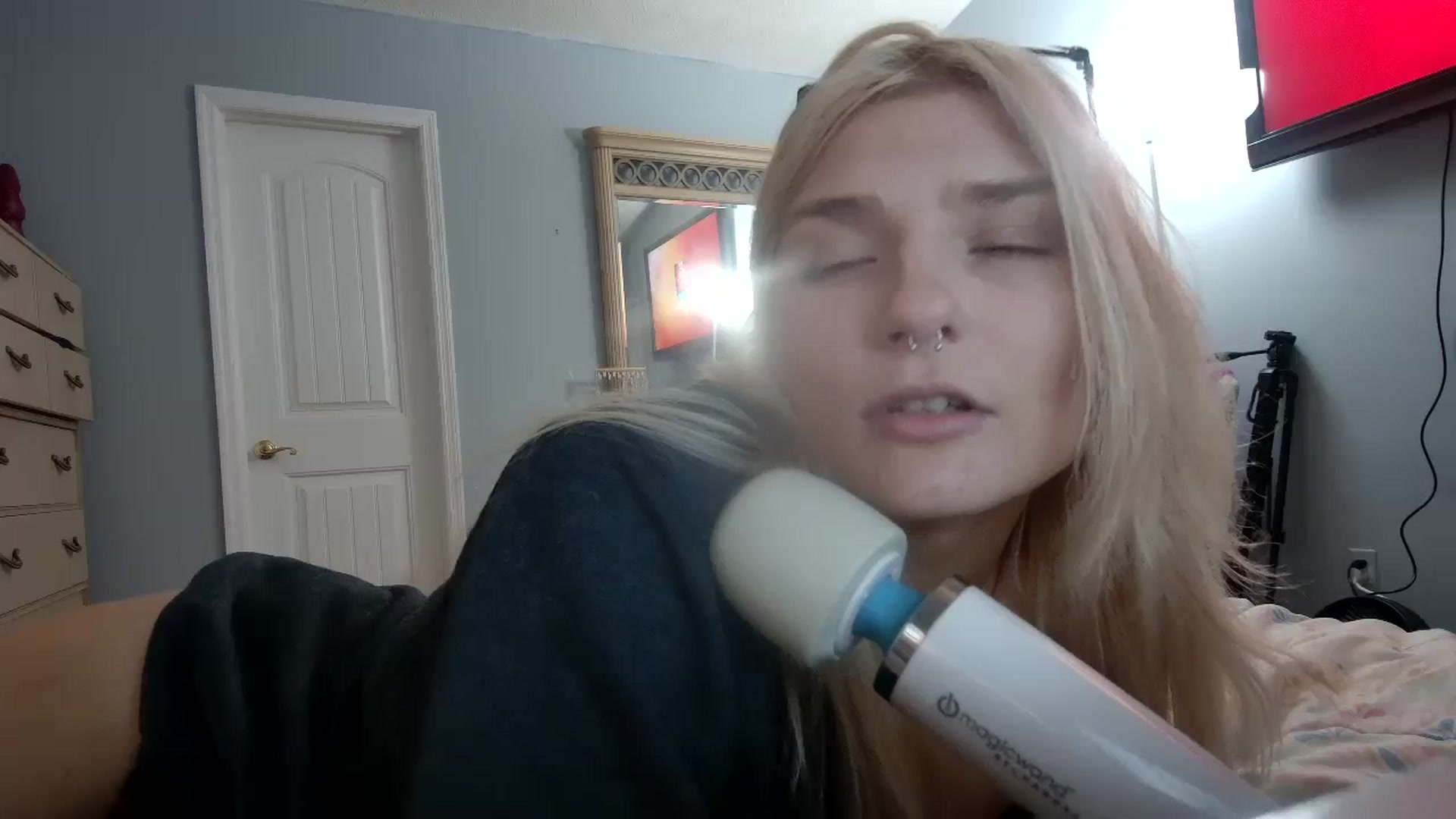 Gallery image thumbnail from DuckChan0's myfreecams stream on, 03/22/2024, 14:23 image 3 of 20