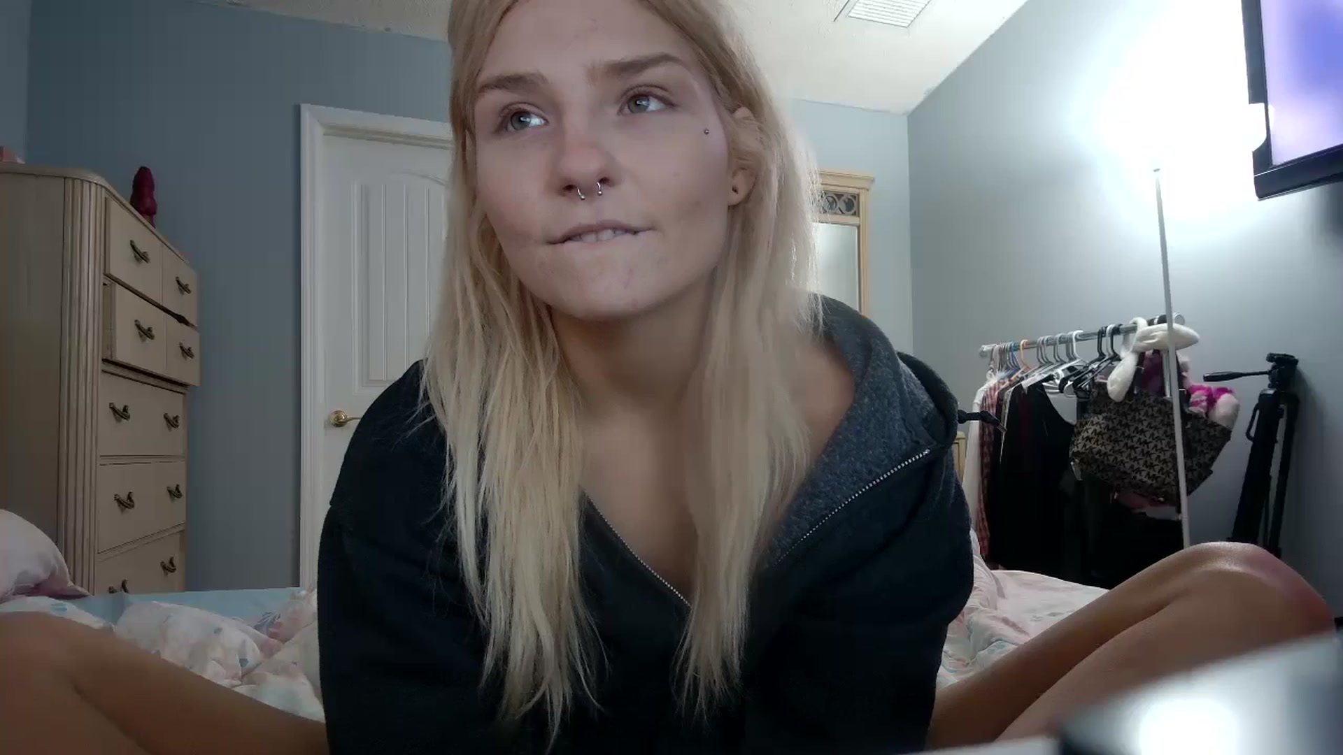 Gallery image thumbnail from DuckChan0's myfreecams stream on, 03/22/2024, 14:23 image 19 of 20