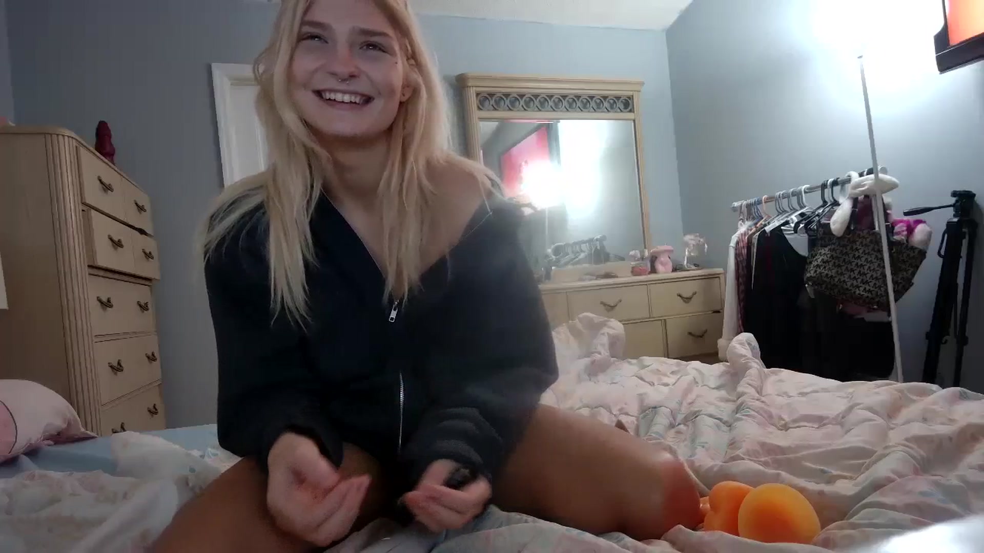 Gallery image thumbnail from DuckChan0's myfreecams stream on, 03/22/2024, 14:23 image 5 of 20
