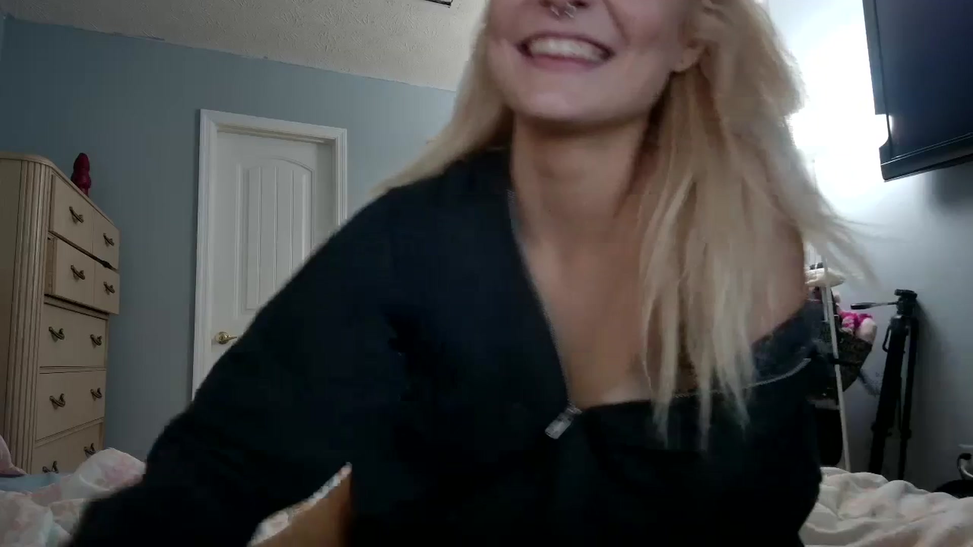 Gallery image thumbnail from DuckChan0's myfreecams stream on, 03/22/2024, 14:23 image 9 of 20