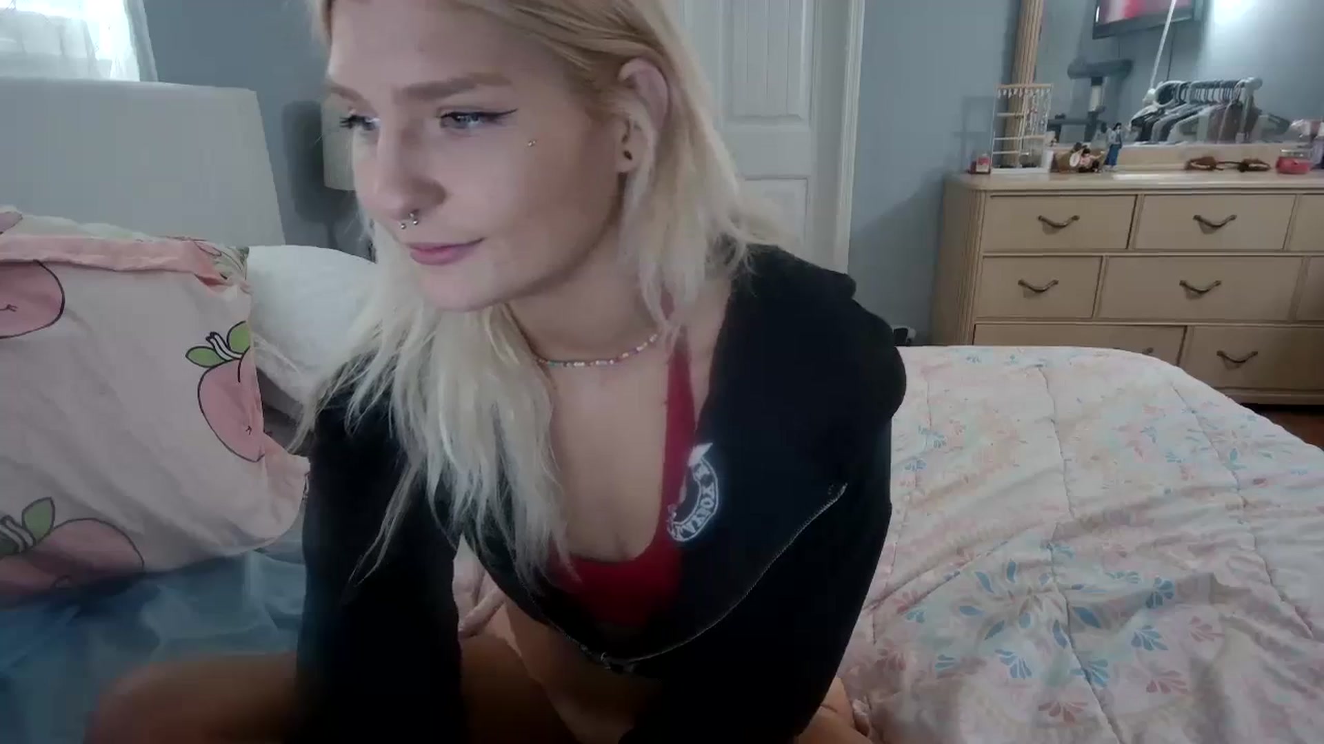 Gallery image thumbnail from DuckChan0's myfreecams stream on, 03/25/2024, 16:41 image 14 of 20