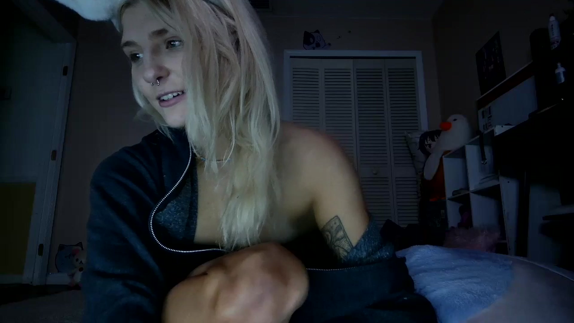 Gallery image thumbnail from DuckChan0's myfreecams stream on, 03/26/2024, 15:03 image 18 of 20