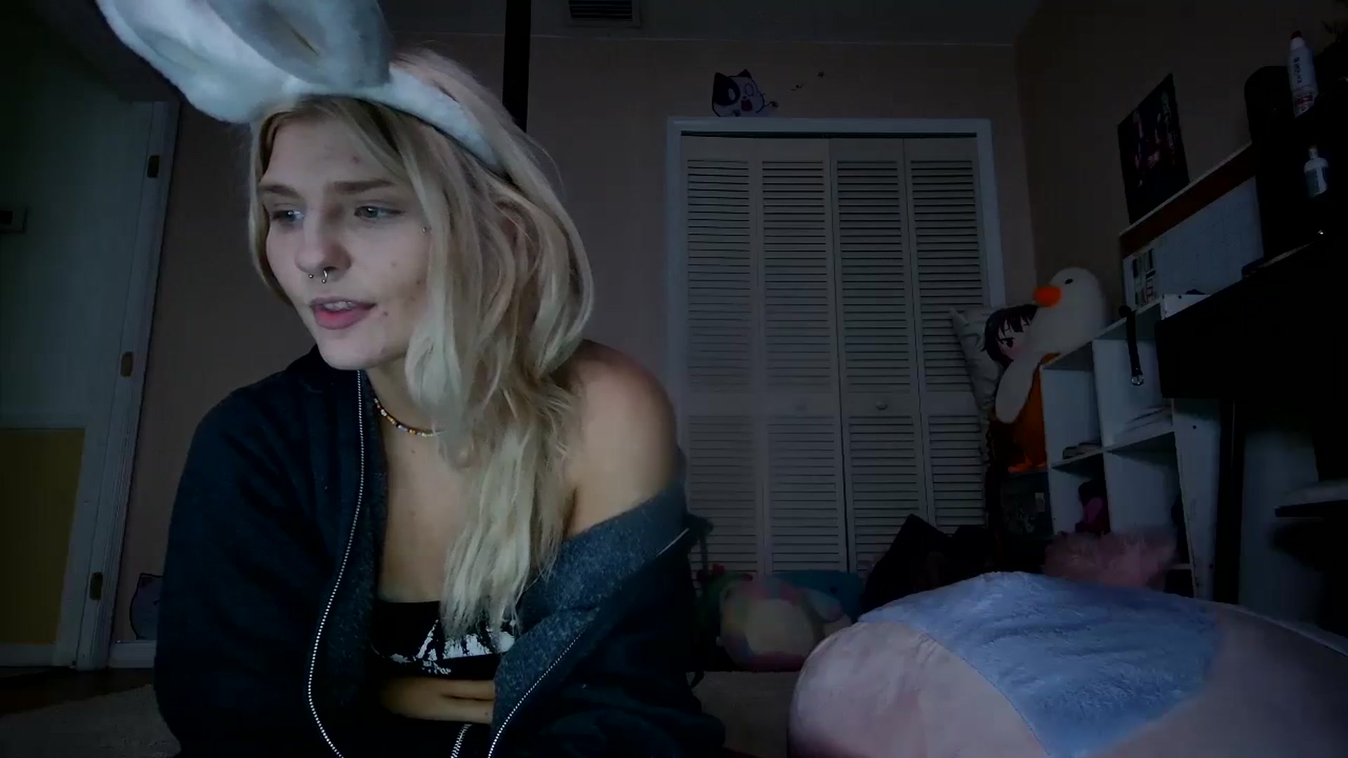 Gallery image thumbnail from DuckChan0's myfreecams stream on, 03/26/2024, 15:03 image 16 of 20