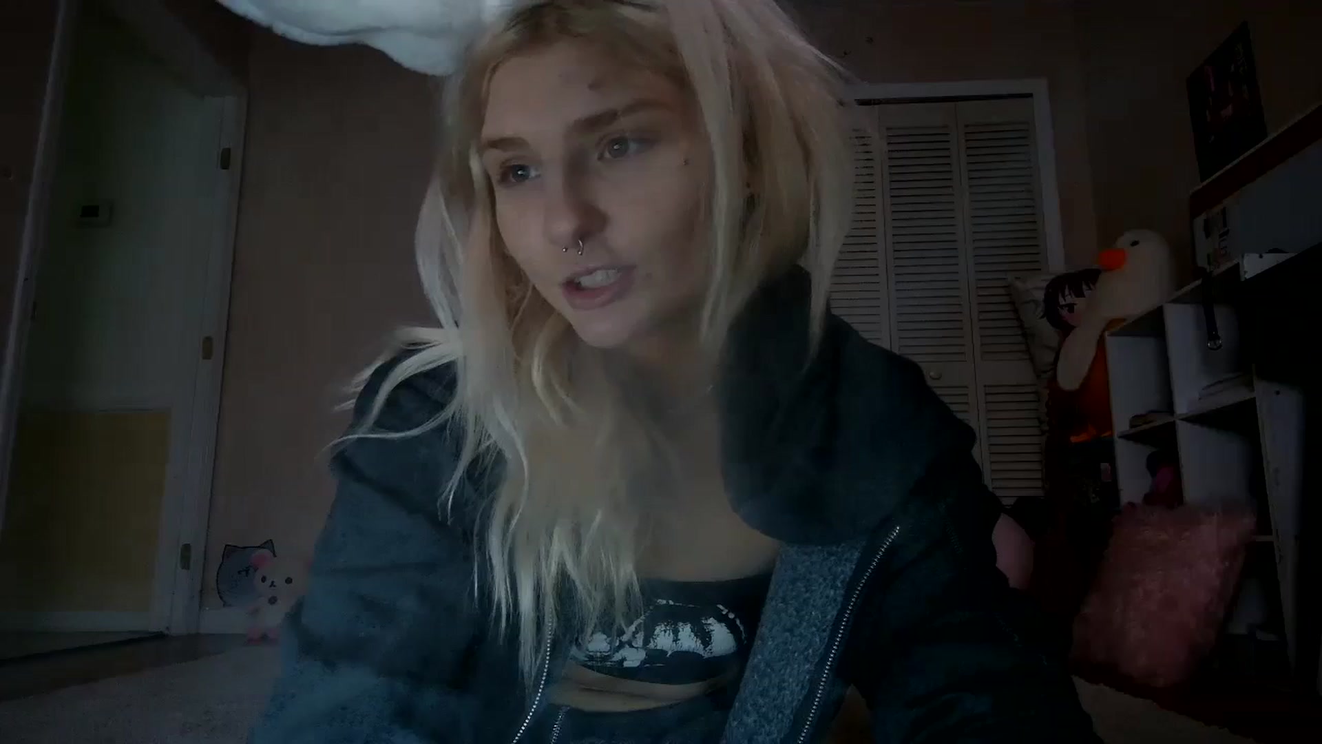 Gallery image thumbnail from DuckChan0's myfreecams stream on, 03/26/2024, 15:56 image 14 of 20