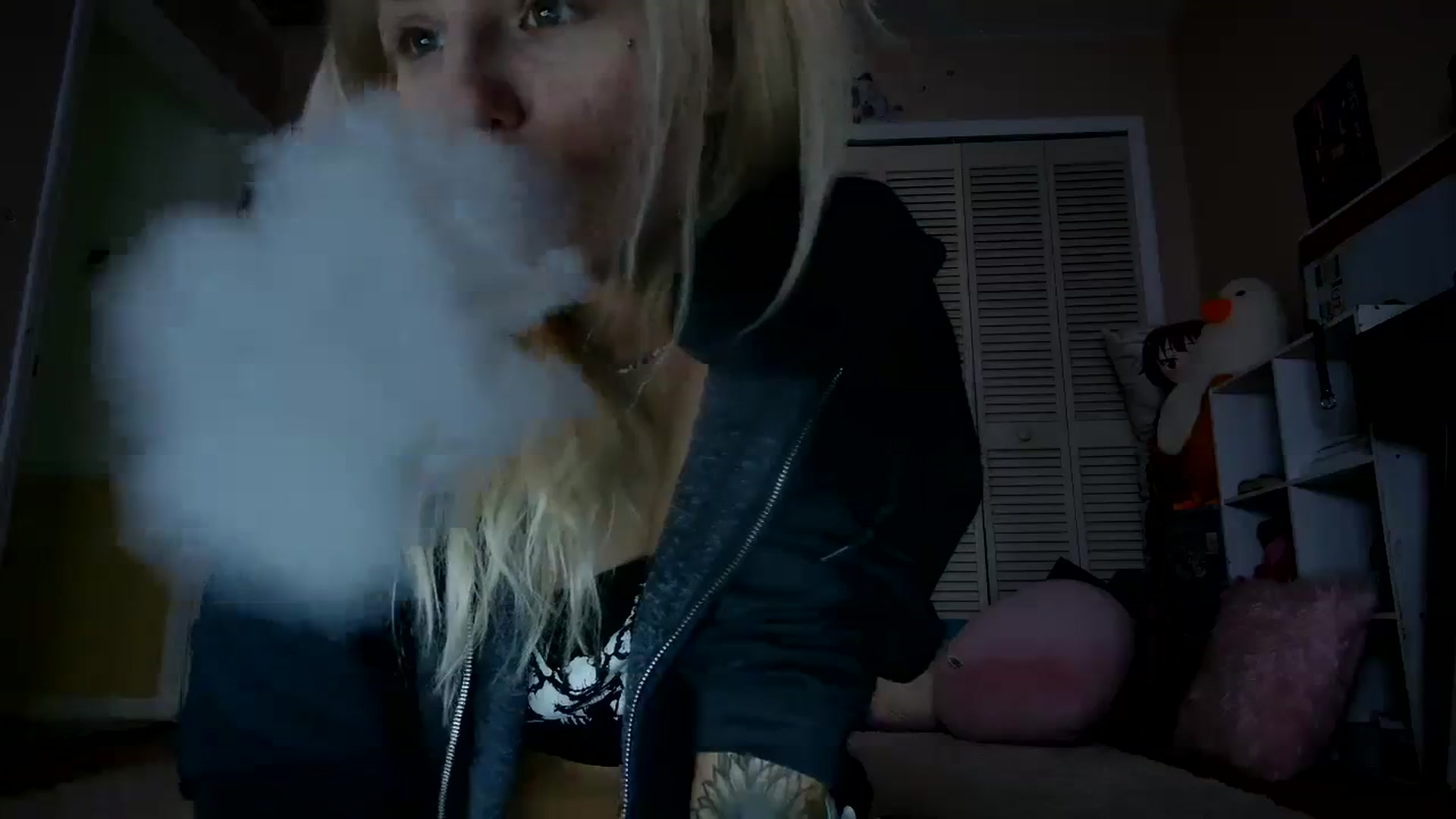 Gallery image thumbnail from DuckChan0's myfreecams stream on, 03/26/2024, 15:56 image 15 of 20