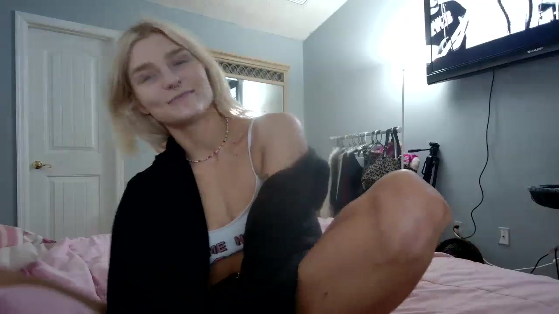 Gallery image thumbnail from DuckChan0's myfreecams stream on, 03/27/2024, 17:11 image 4 of 20