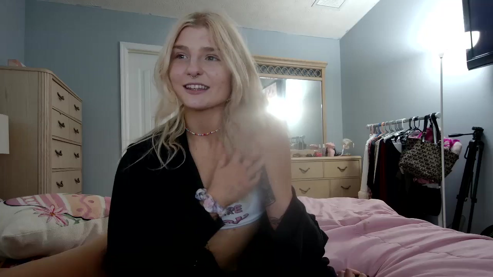 Gallery image thumbnail from DuckChan0's myfreecams stream on, 03/27/2024, 17:11 image 2 of 20