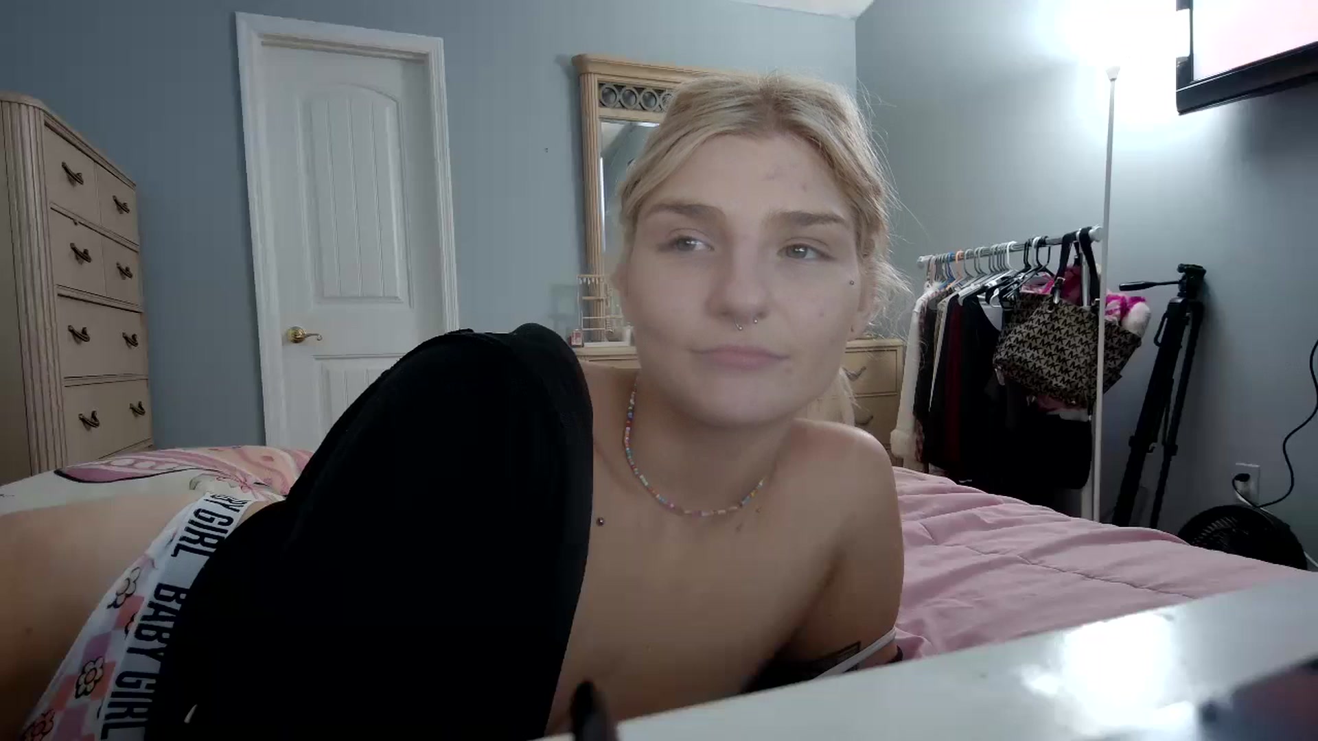 Gallery image thumbnail from DuckChan0's myfreecams stream on, 03/27/2024, 17:50 image 18 of 20