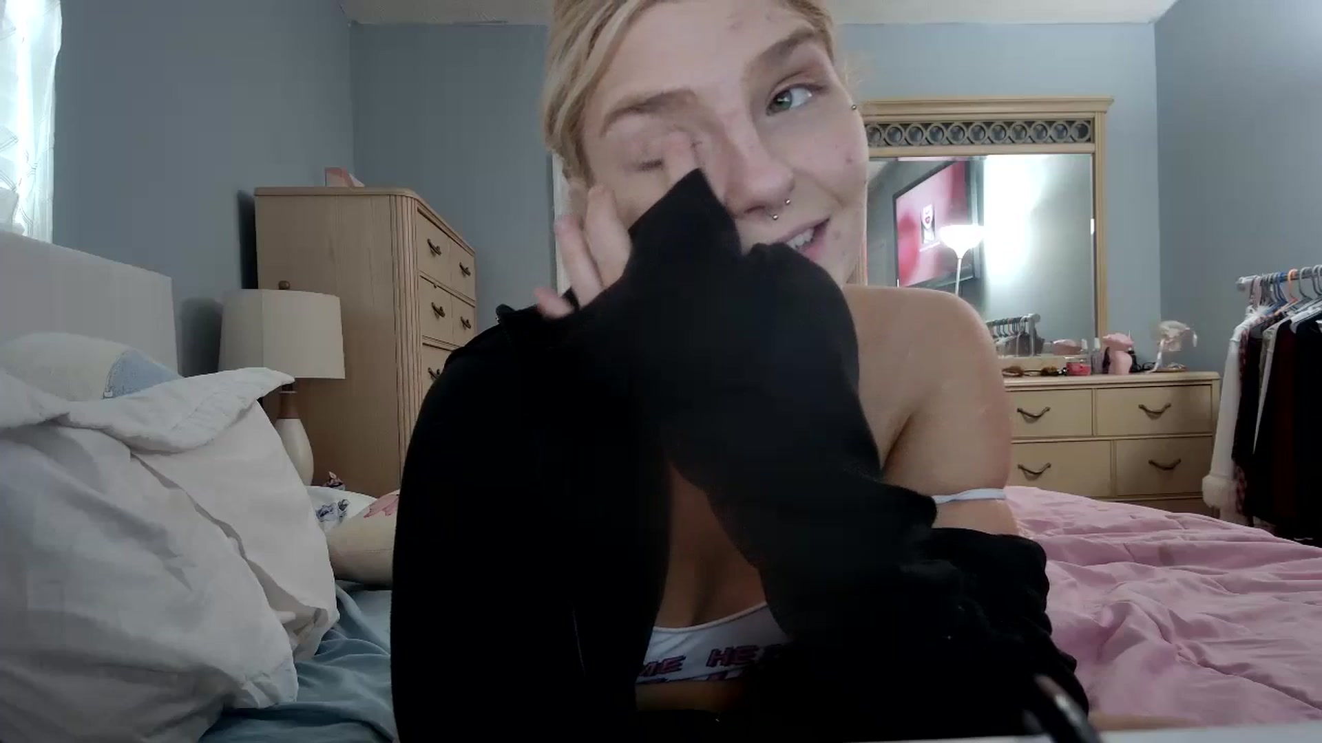 Gallery image thumbnail from DuckChan0's myfreecams stream on, 03/27/2024, 17:50 image 8 of 20