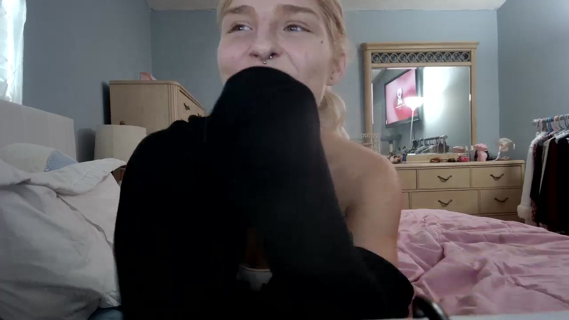 Gallery image thumbnail from DuckChan0's myfreecams stream on, 03/27/2024, 17:50 image 11 of 20