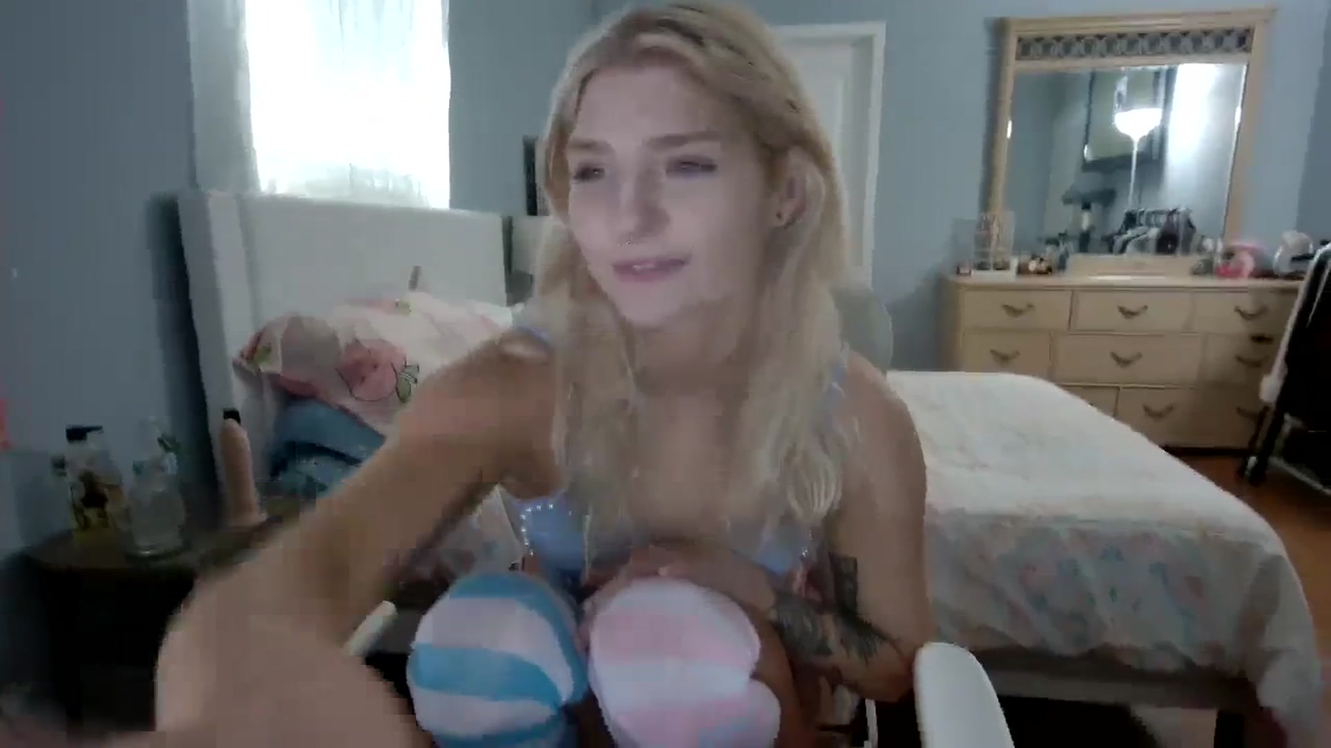 Gallery image thumbnail from DuckChan0's myfreecams stream on, 03/29/2024, 15:55 image 4 of 20