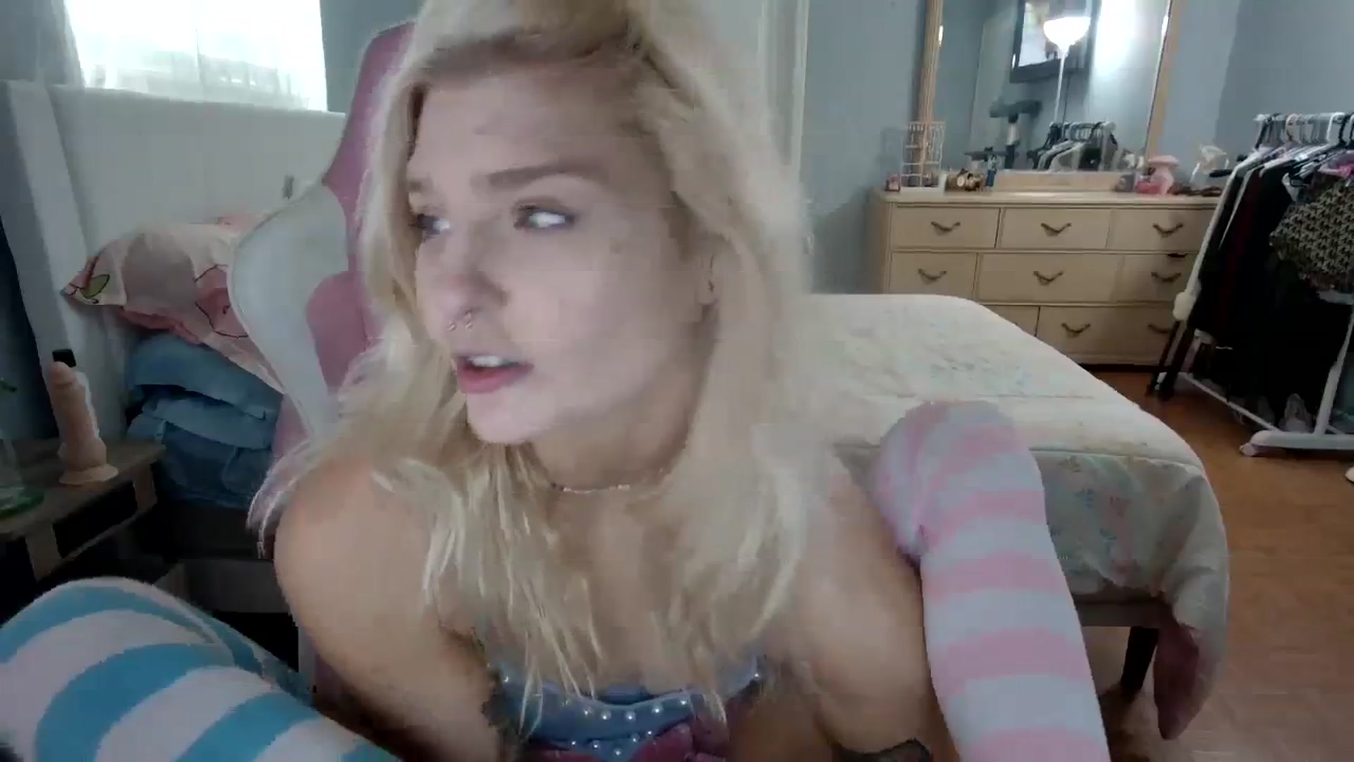 Gallery image thumbnail from DuckChan0's myfreecams stream on, 03/29/2024, 15:55 image 19 of 20