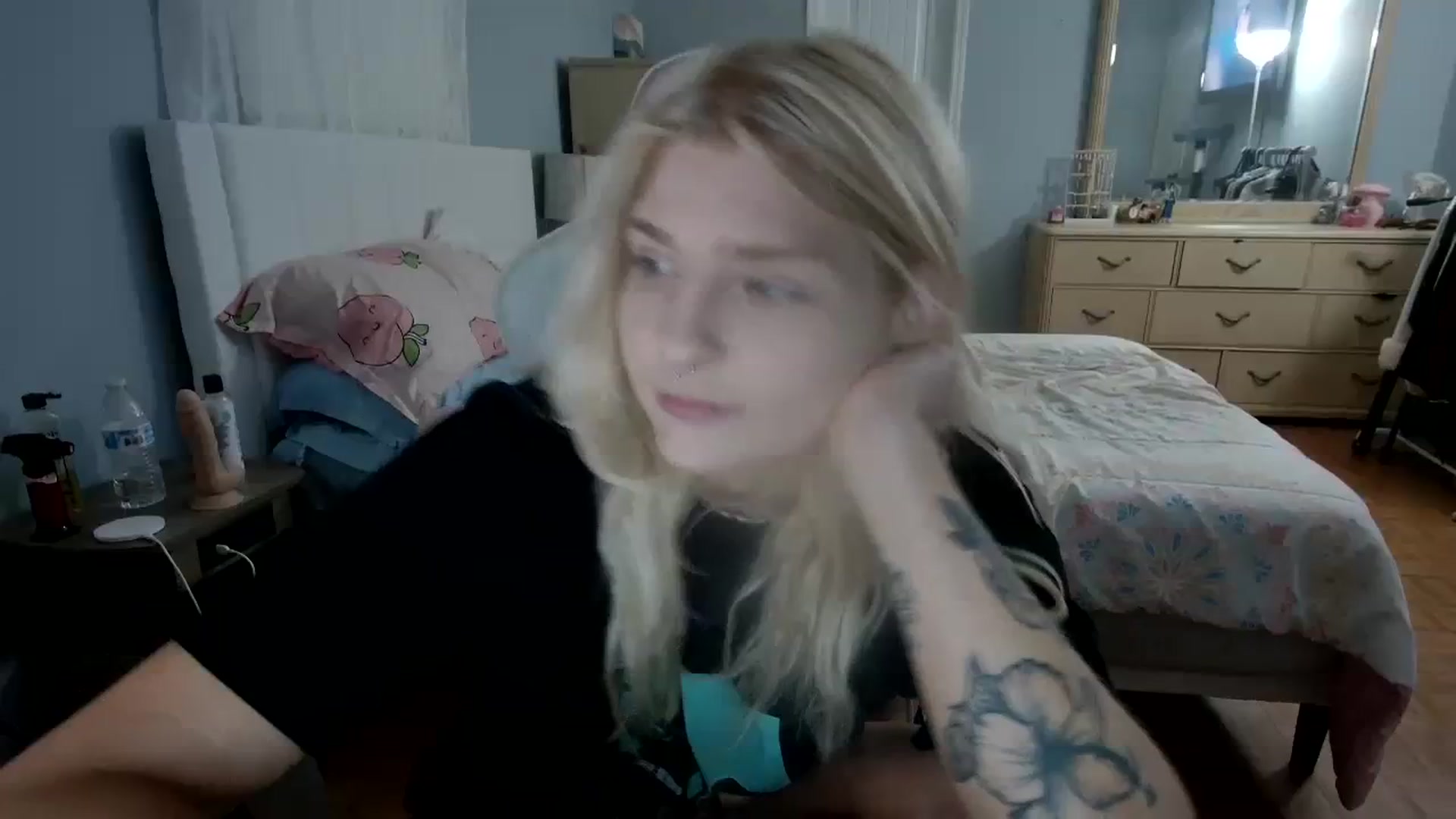 Gallery image thumbnail from DuckChan0's myfreecams stream on, 03/30/2024, 24:55 image 5 of 20
