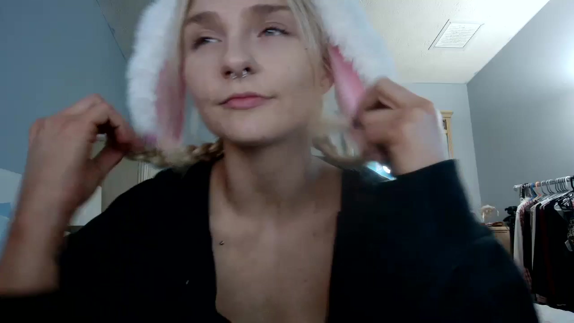 Gallery image thumbnail from DuckChan0's myfreecams stream on, 03/31/2024, 24:28 image 8 of 20