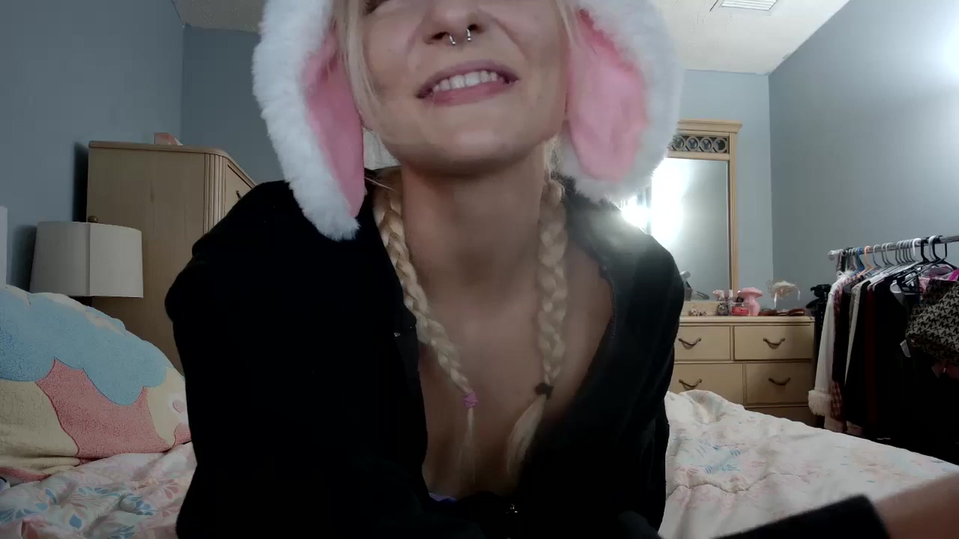 Gallery image thumbnail from DuckChan0's myfreecams stream on, 03/31/2024, 24:28 image 15 of 20