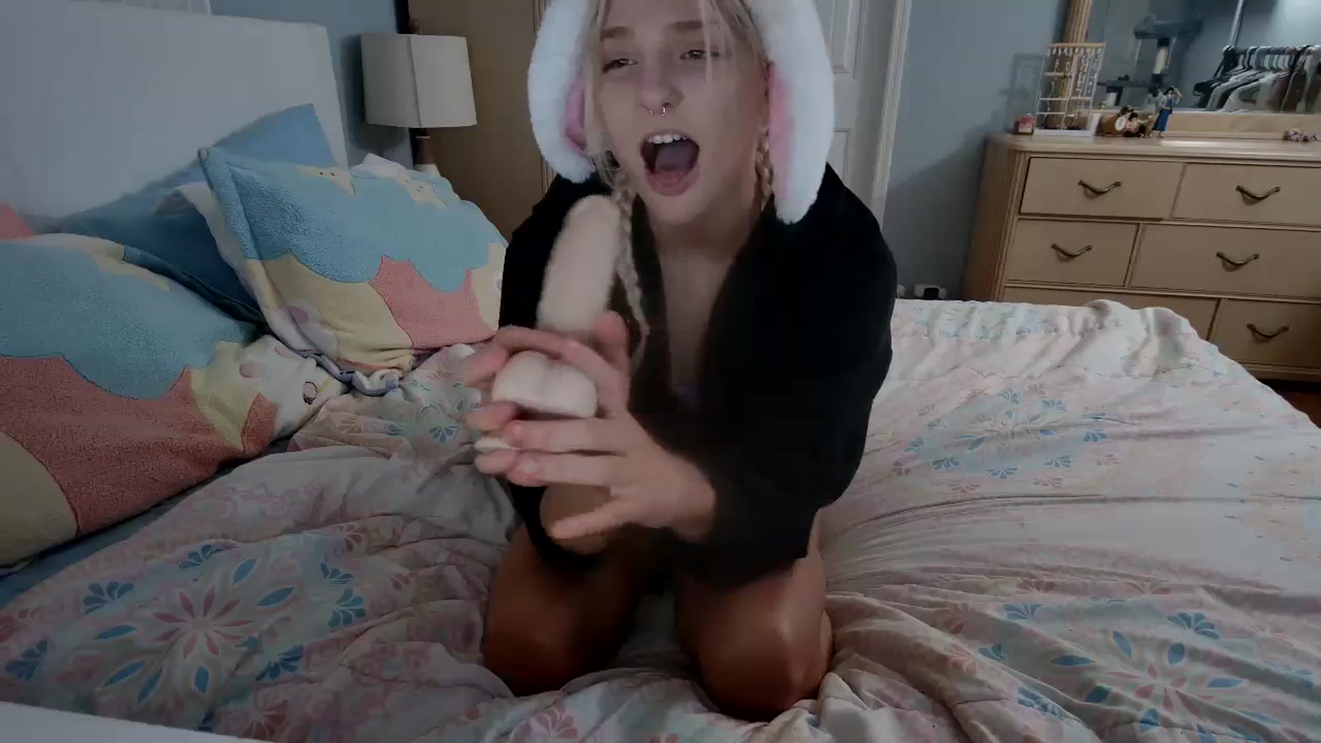 Gallery image thumbnail from DuckChan0's myfreecams stream on, 03/31/2024, 24:28 image 19 of 20