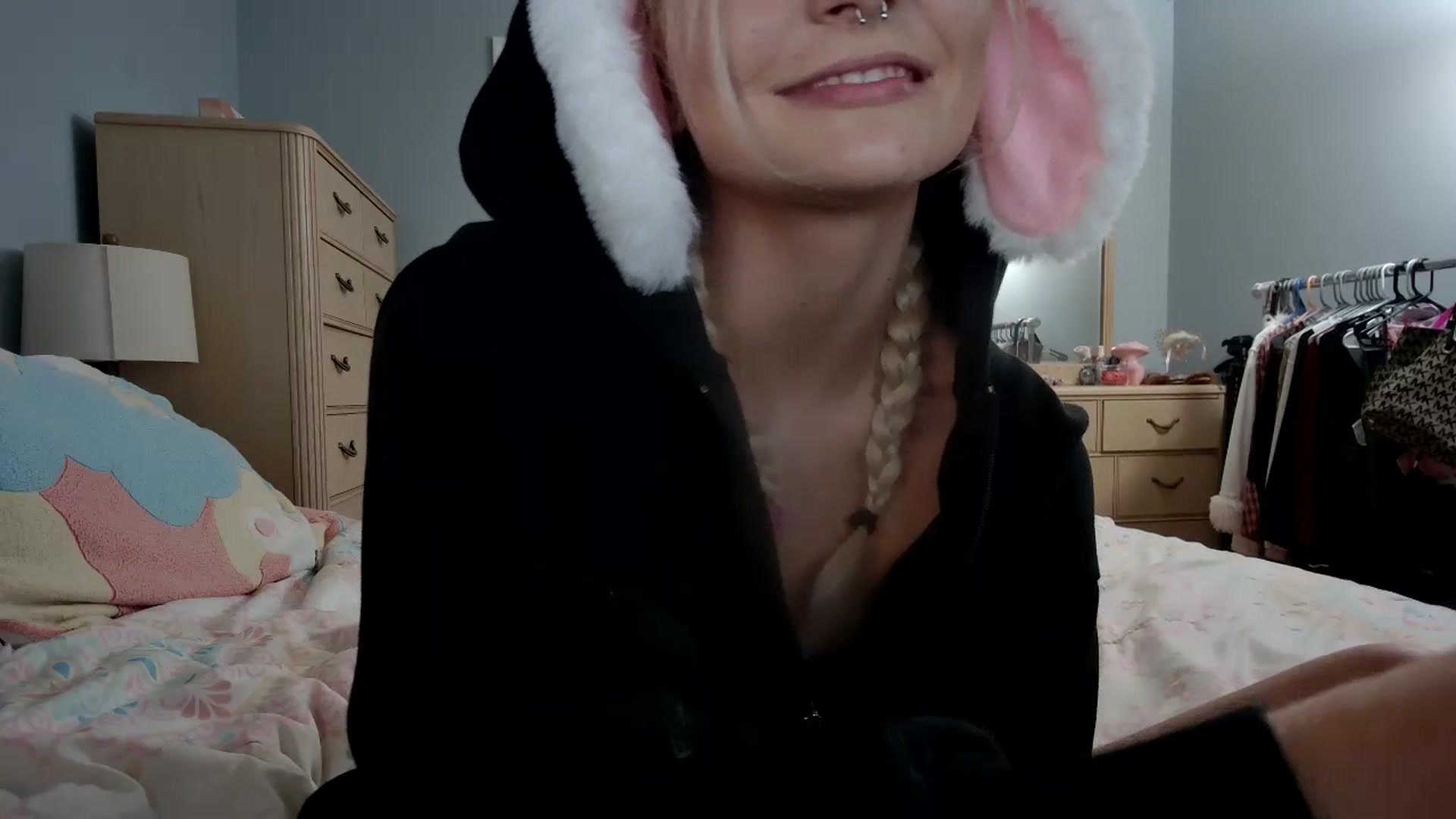 Gallery image thumbnail from DuckChan0's myfreecams stream on, 03/31/2024, 24:28 image 14 of 20