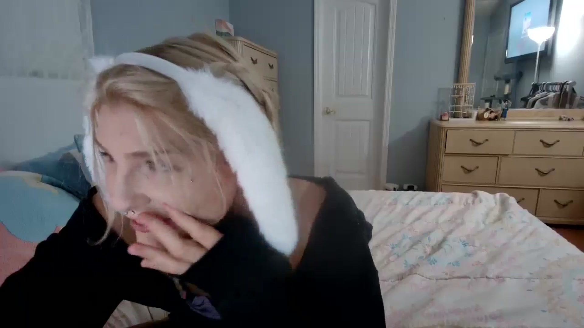 Gallery image thumbnail from DuckChan0's myfreecams stream on, 03/31/2024, 24:28 image 7 of 20