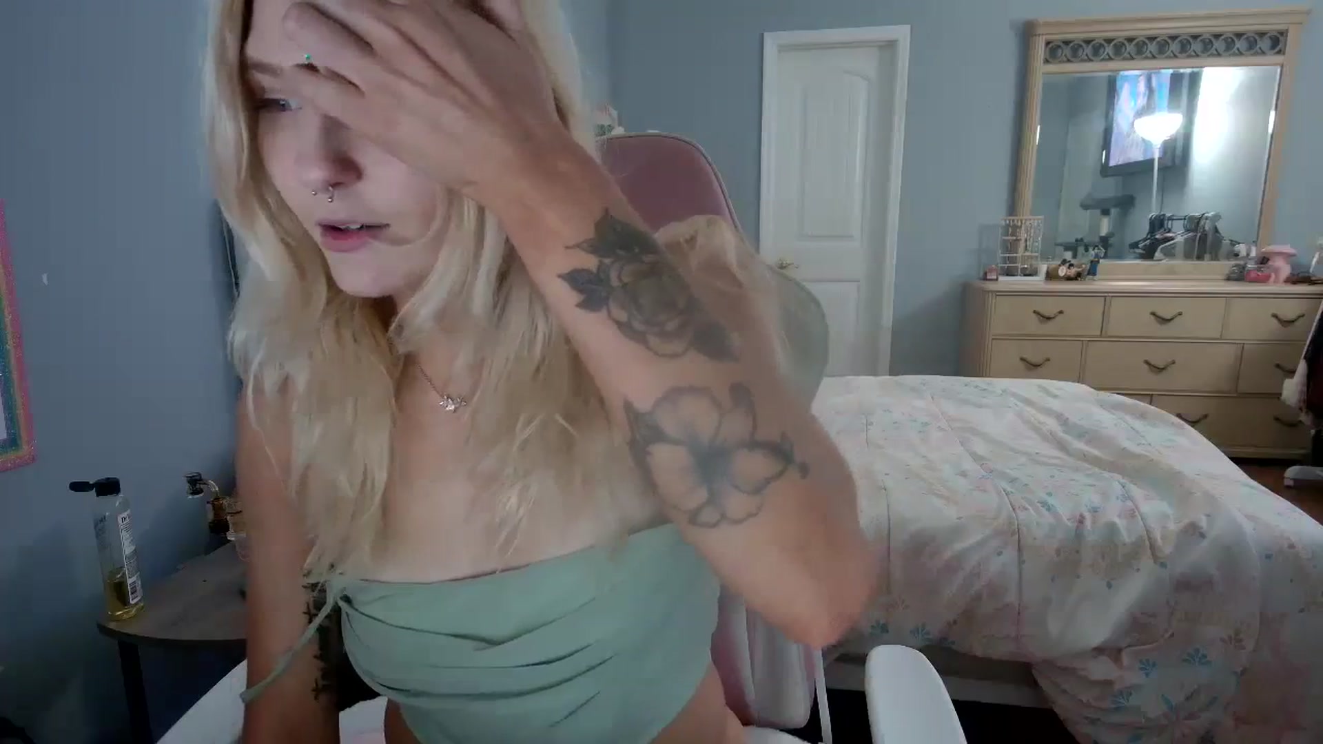 Gallery image thumbnail from DuckChan0's myfreecams stream on, 04/01/2024, 16:43 image 11 of 20