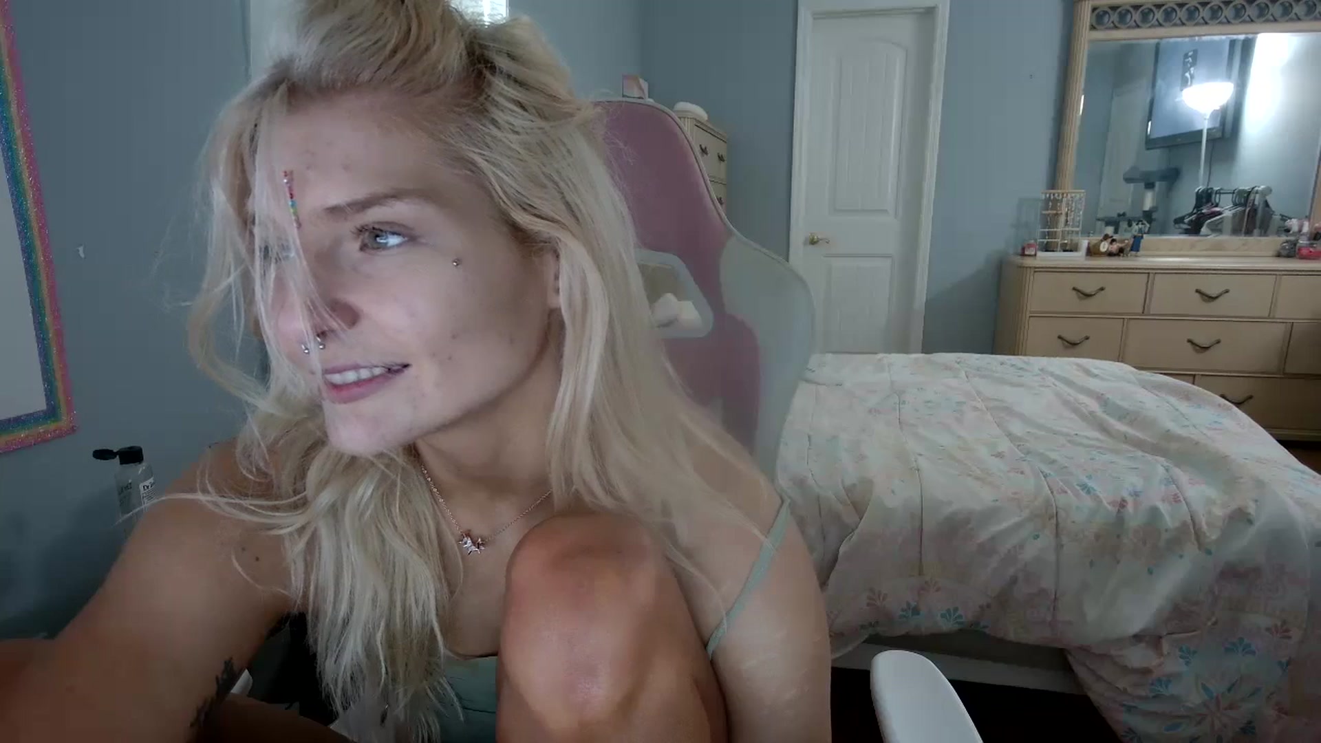 Gallery image thumbnail from DuckChan0's myfreecams stream on, 04/01/2024, 16:43 image 16 of 20
