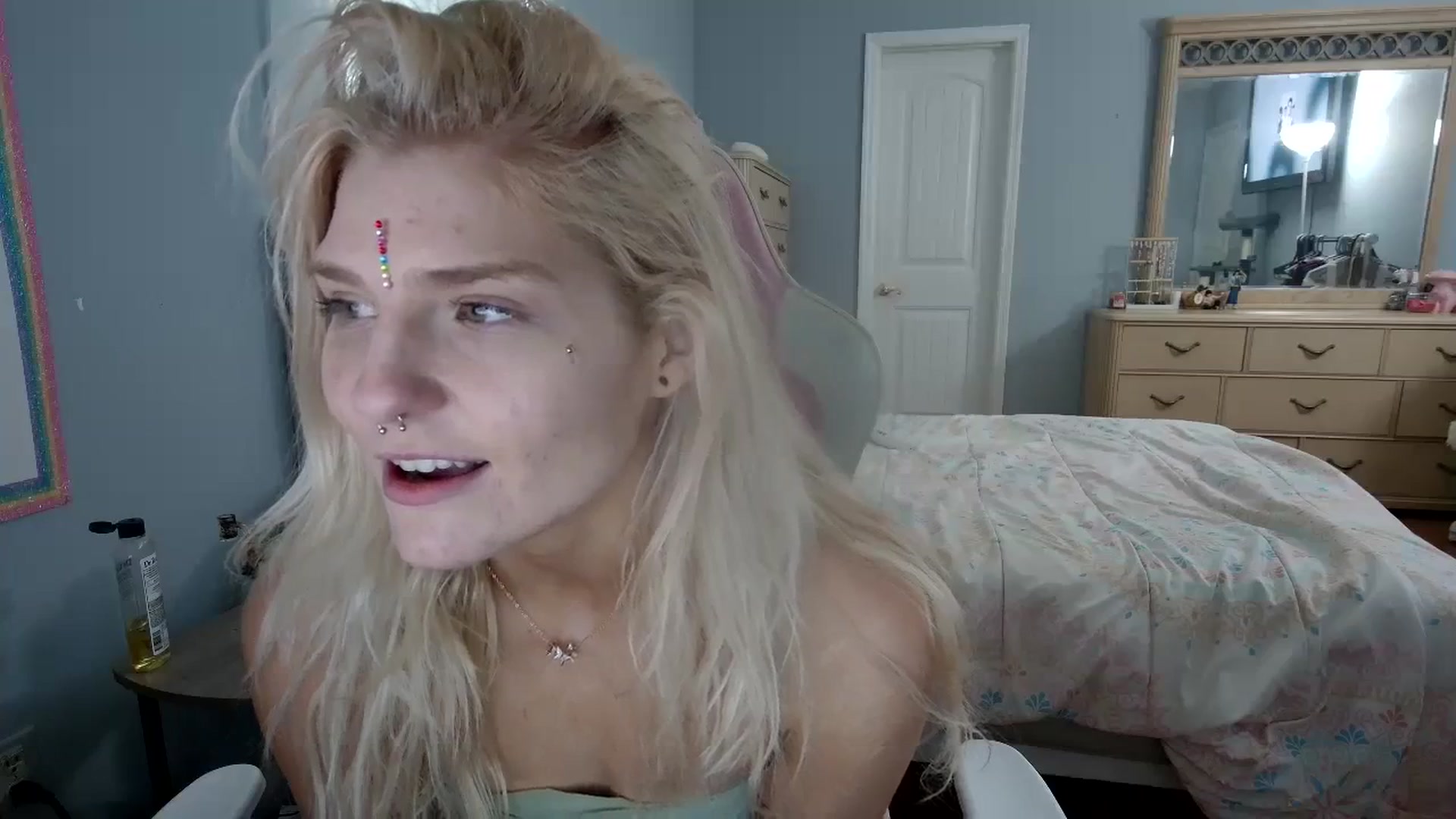Gallery image thumbnail from DuckChan0's myfreecams stream on, 04/01/2024, 16:43 image 19 of 20
