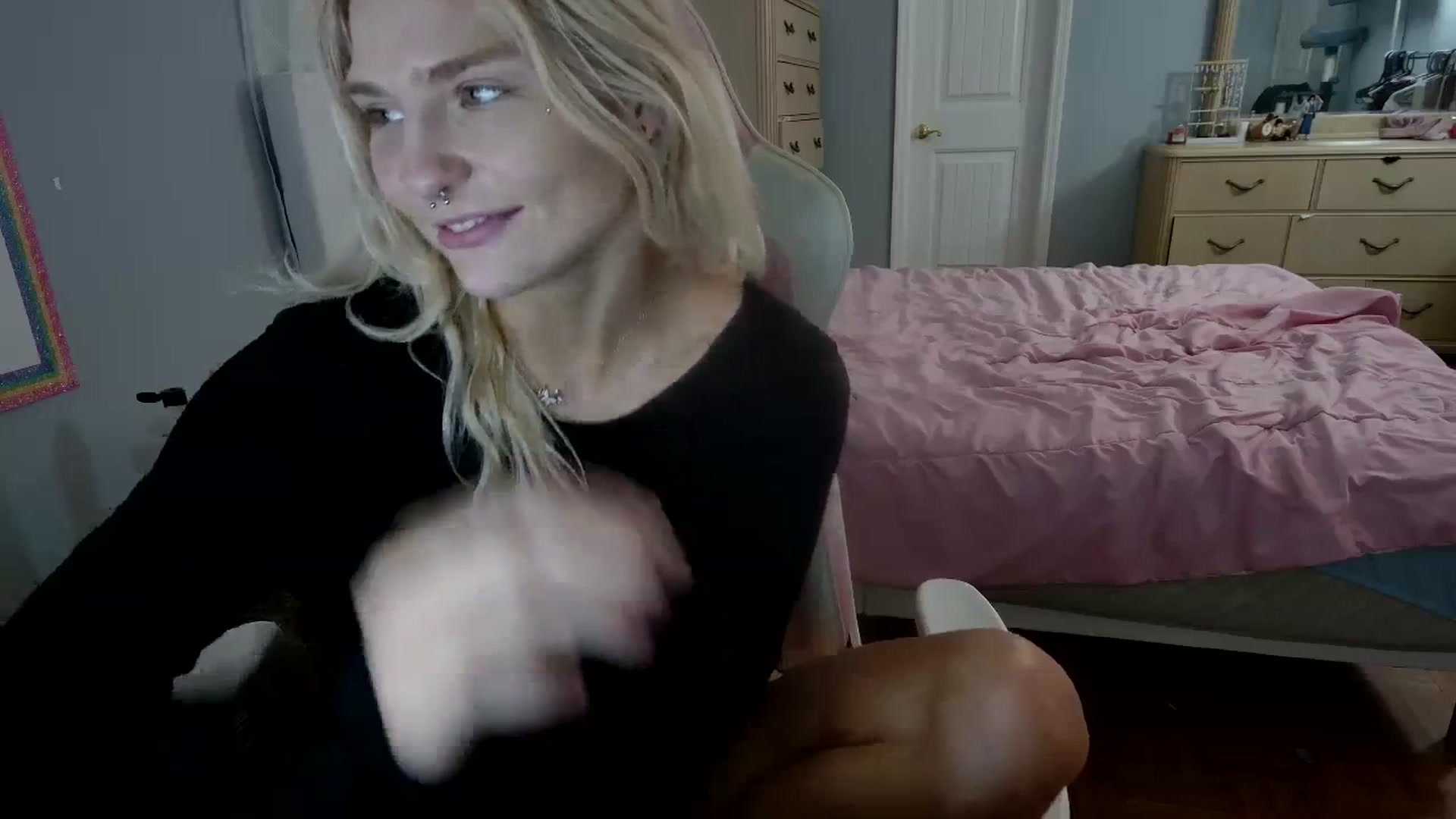 Gallery image thumbnail from DuckChan0's myfreecams stream on, 04/03/2024, 18:33 image 14 of 20