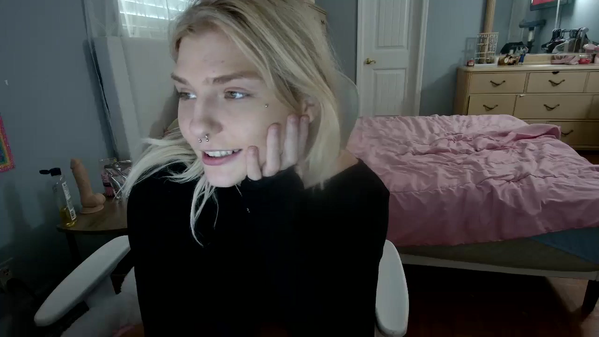 Gallery image thumbnail from DuckChan0's myfreecams stream on, 04/03/2024, 18:33 image 4 of 20