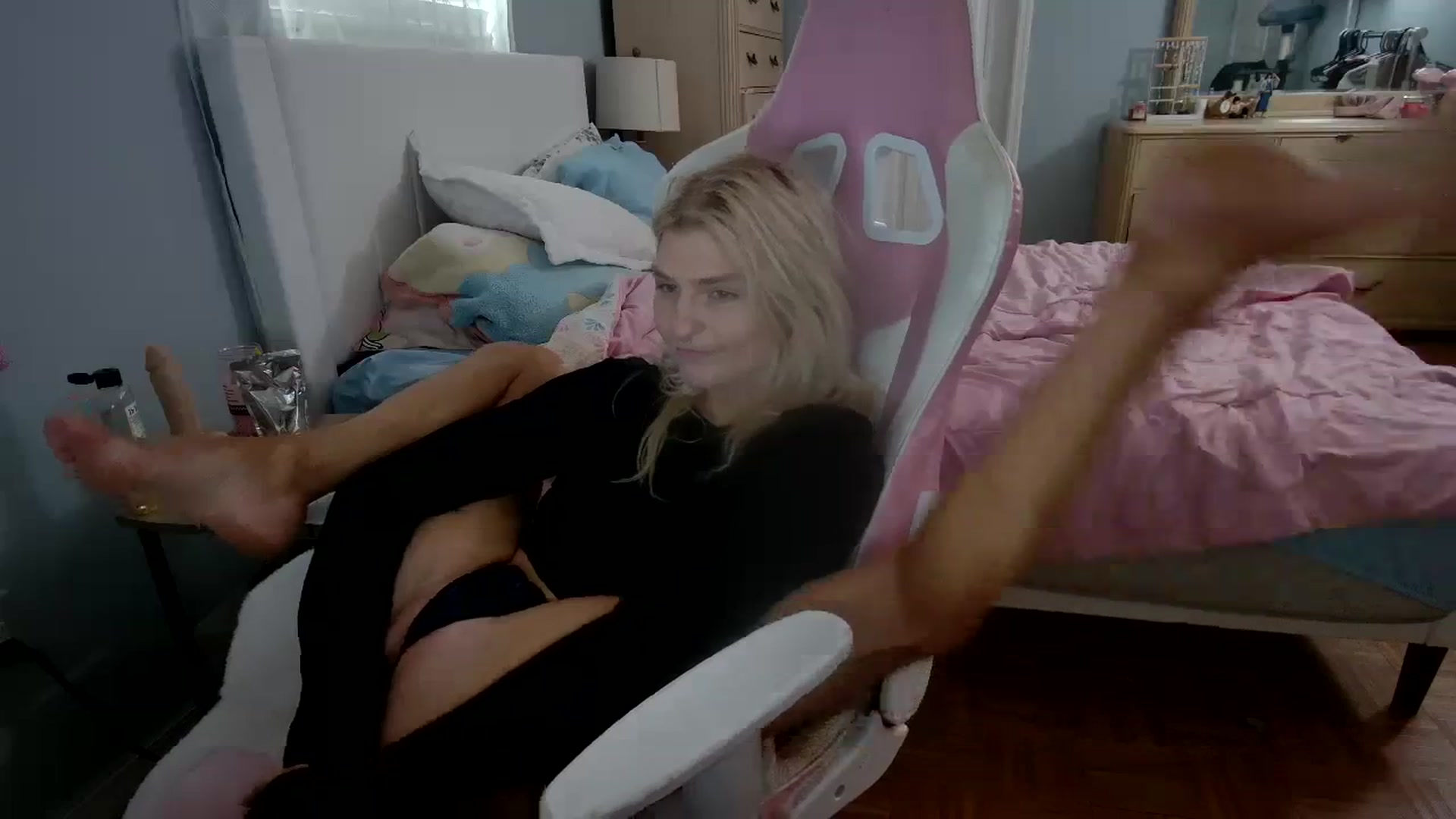 Gallery image thumbnail from DuckChan0's myfreecams stream on, 04/03/2024, 18:33 image 2 of 20