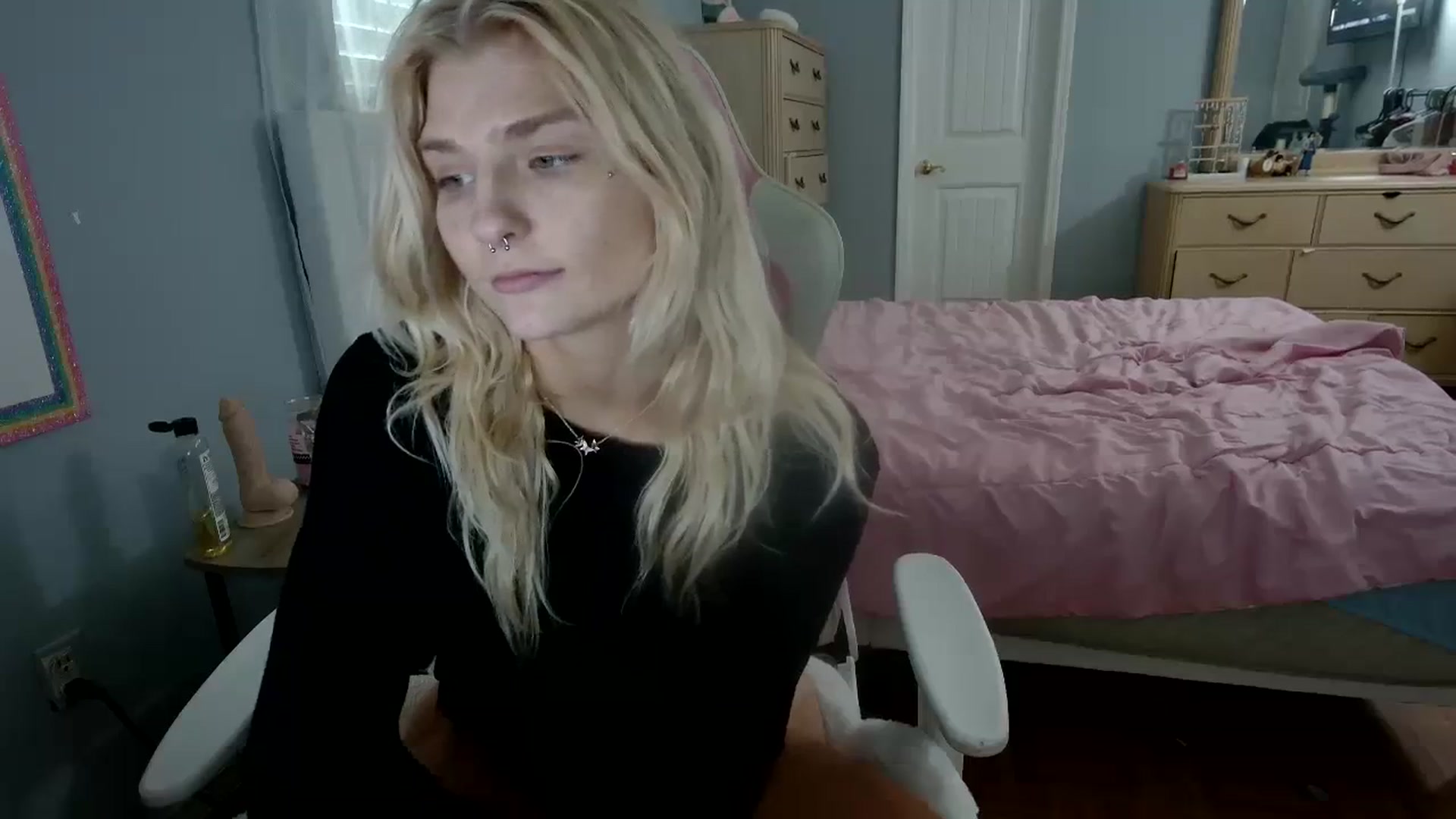 Gallery image thumbnail from DuckChan0's myfreecams stream on, 04/03/2024, 18:33 image 9 of 20