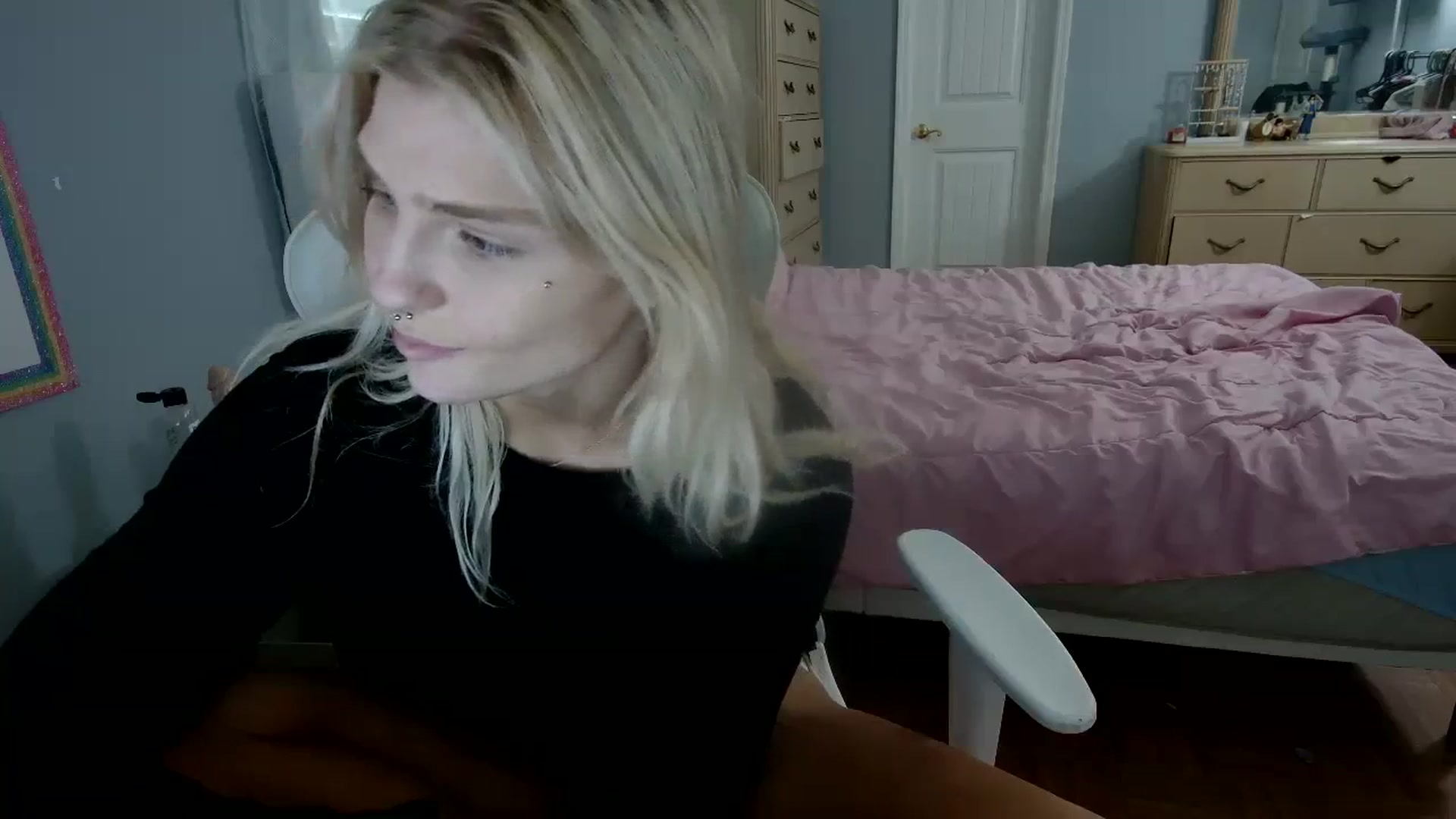 Gallery image thumbnail from DuckChan0's myfreecams stream on, 04/03/2024, 18:33 image 17 of 20