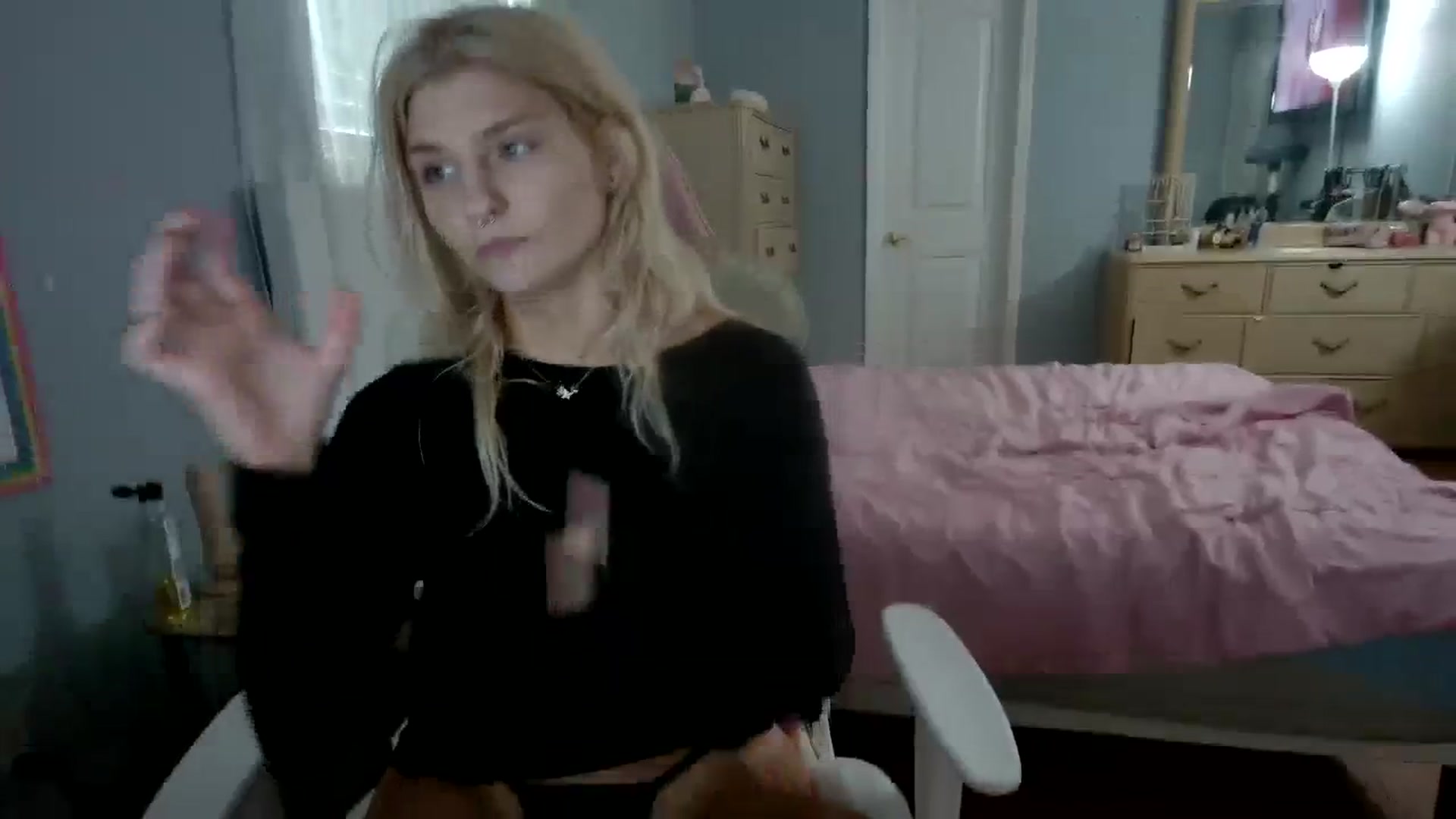 Gallery image thumbnail from DuckChan0's myfreecams stream on, 04/03/2024, 18:33 image 3 of 20