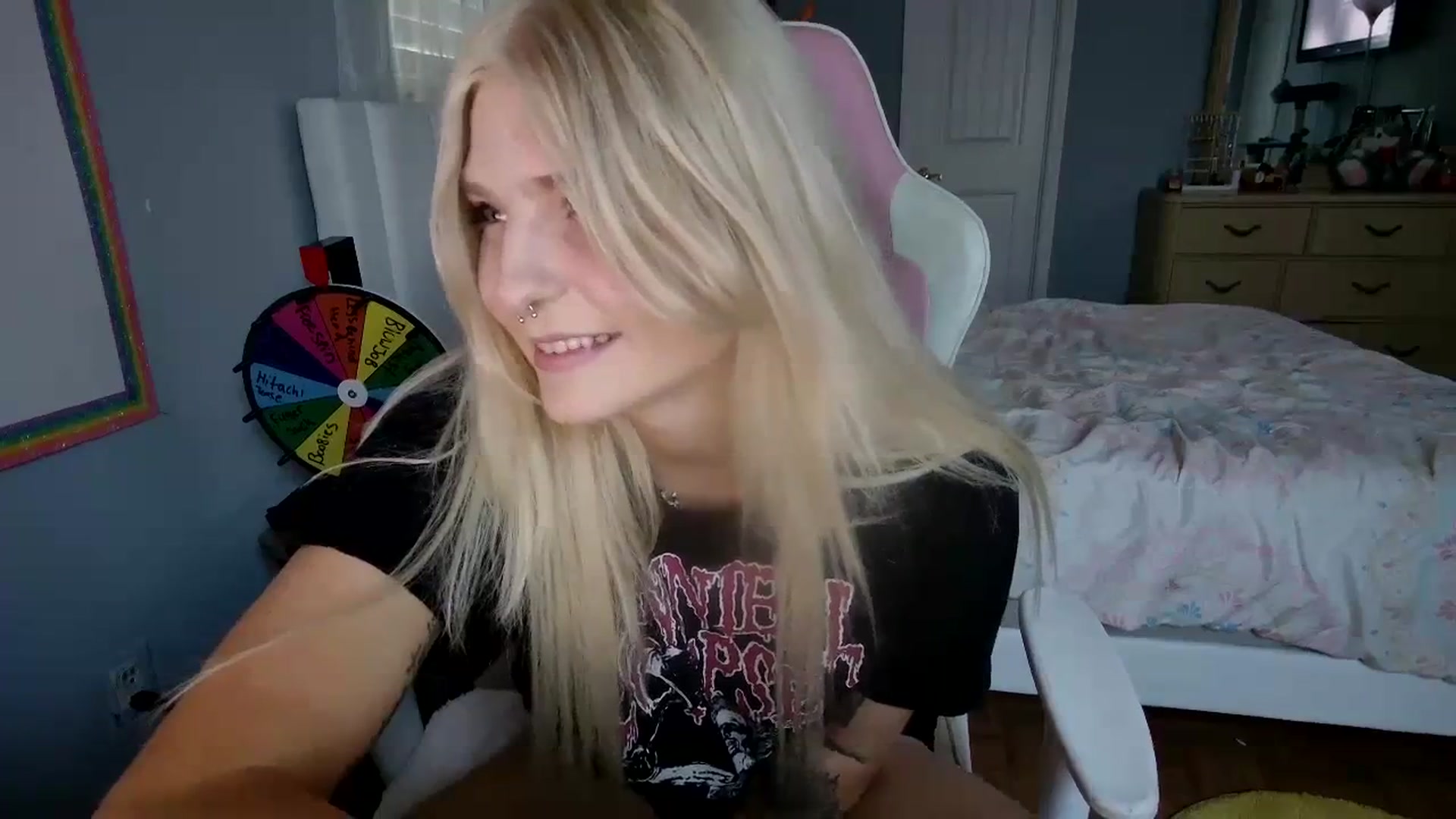 Gallery image thumbnail from DuckChan0's myfreecams stream on, 04/06/2024, 22:44 image 2 of 20