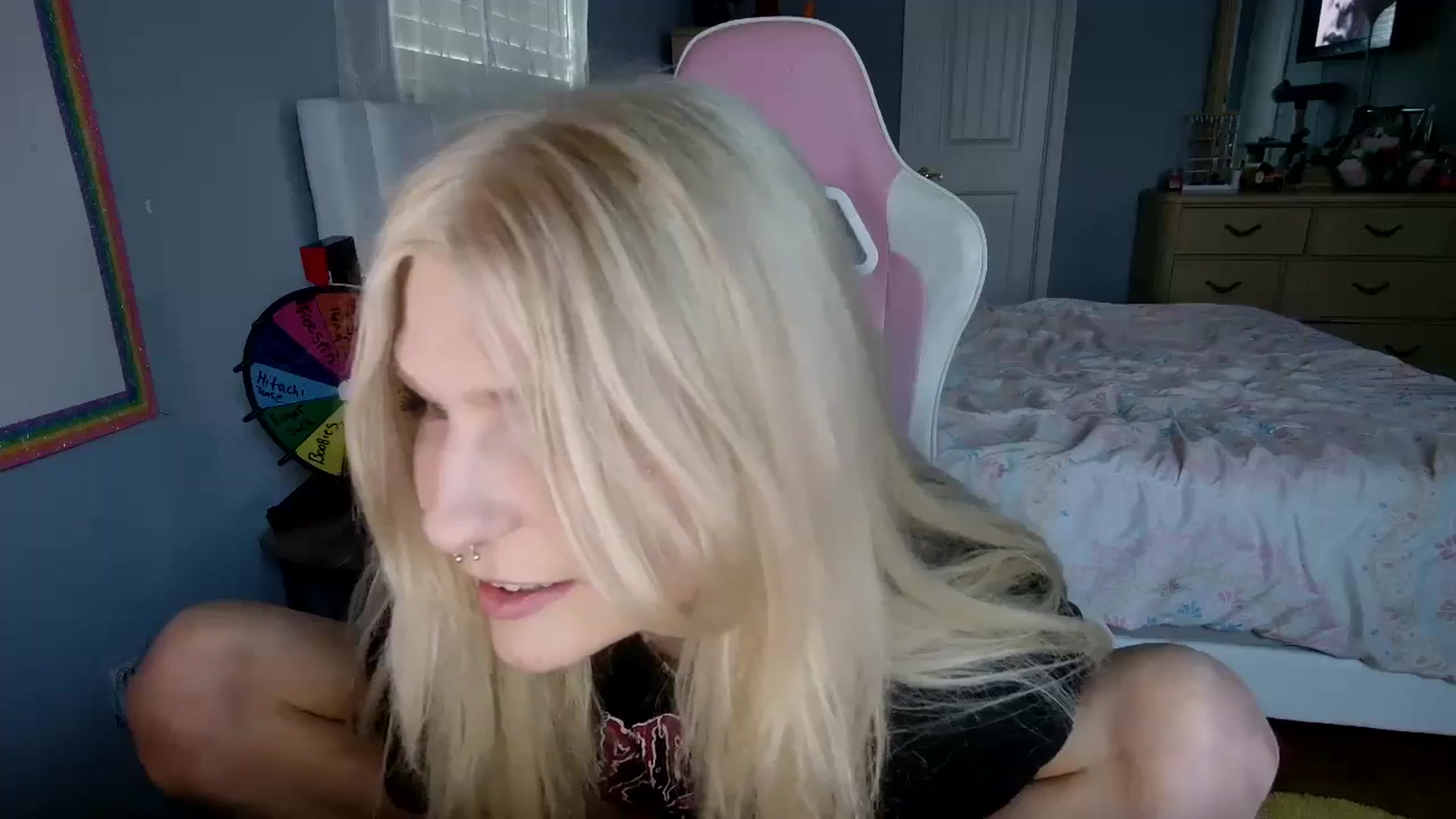 Gallery image thumbnail from DuckChan0's myfreecams stream on, 04/06/2024, 22:44 image 6 of 20