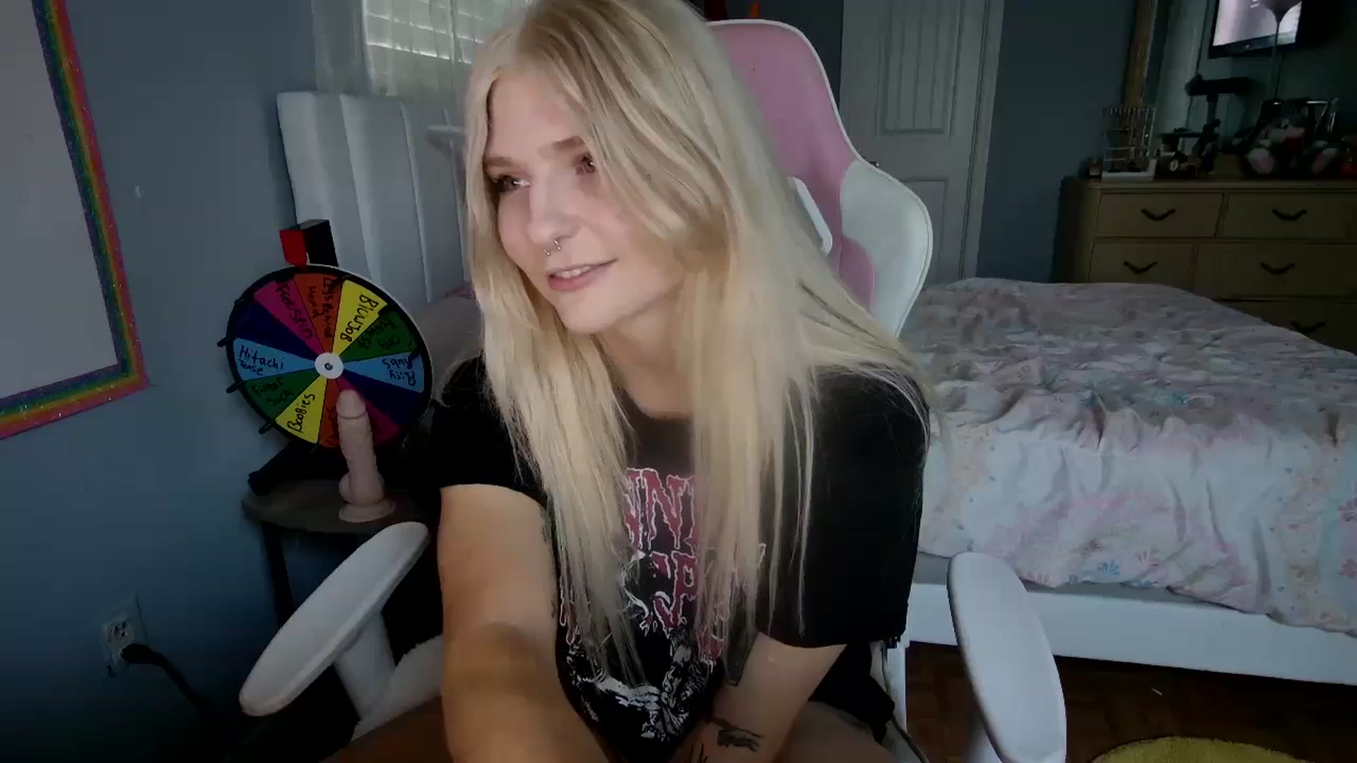 Gallery image thumbnail from DuckChan0's myfreecams stream on, 04/06/2024, 22:44 image 4 of 20