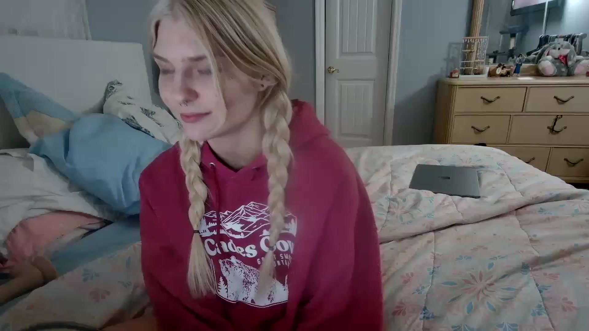 Gallery image thumbnail from DuckChan0's myfreecams stream on, 04/09/2024, 24:46 image 1 of 20