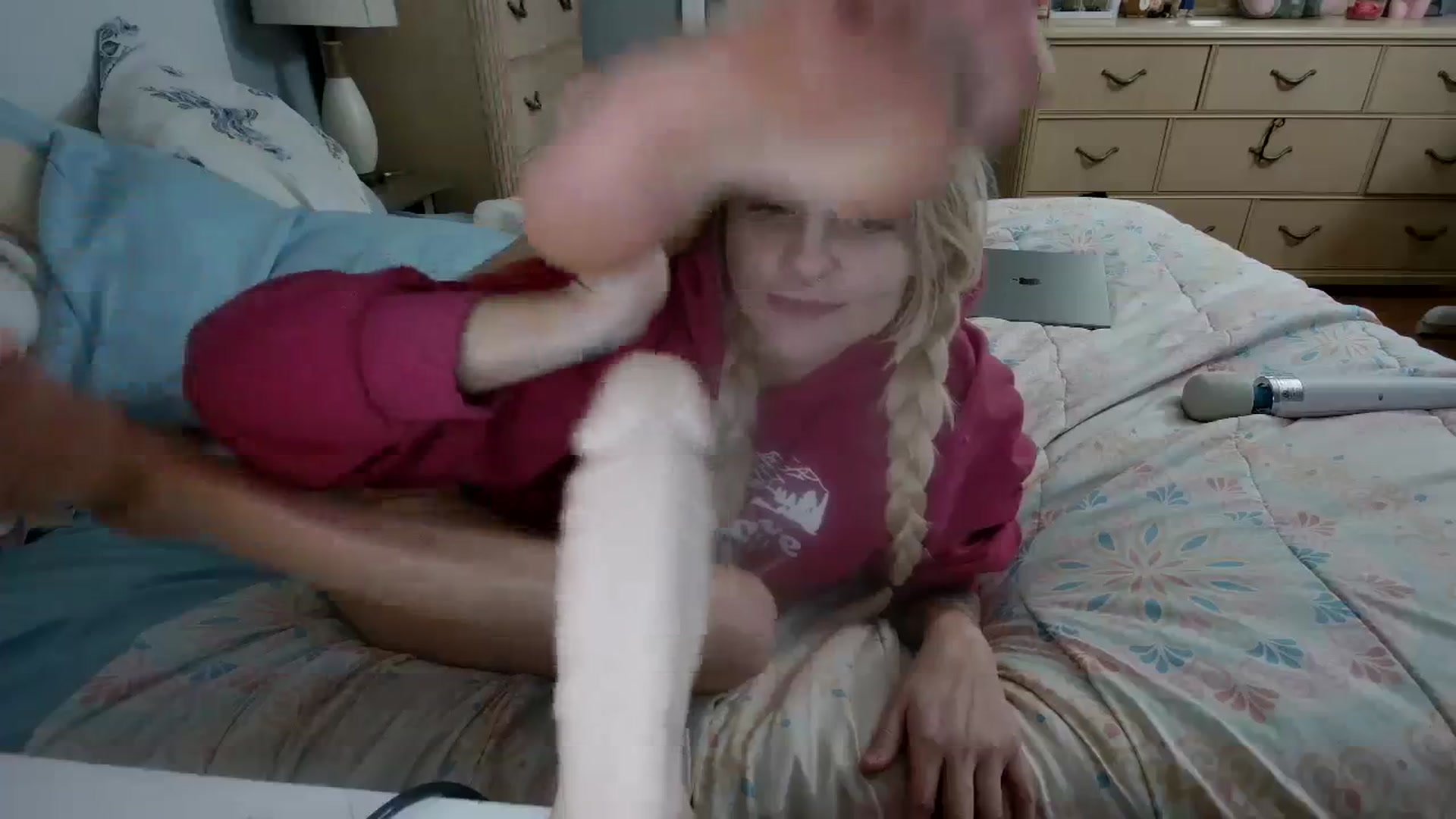 Gallery image thumbnail from DuckChan0's myfreecams stream on, 04/09/2024, 24:46 image 17 of 20