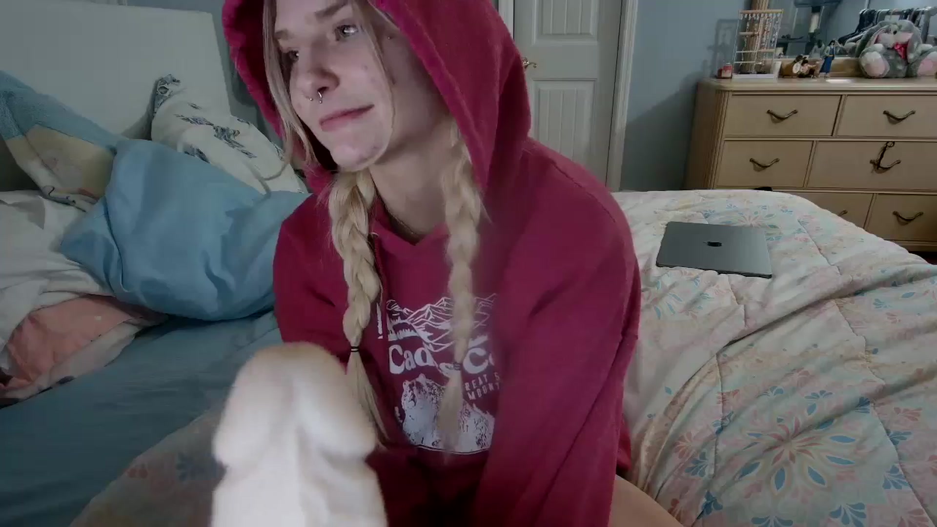 Gallery image thumbnail from DuckChan0's myfreecams stream on, 04/09/2024, 24:46 image 6 of 20