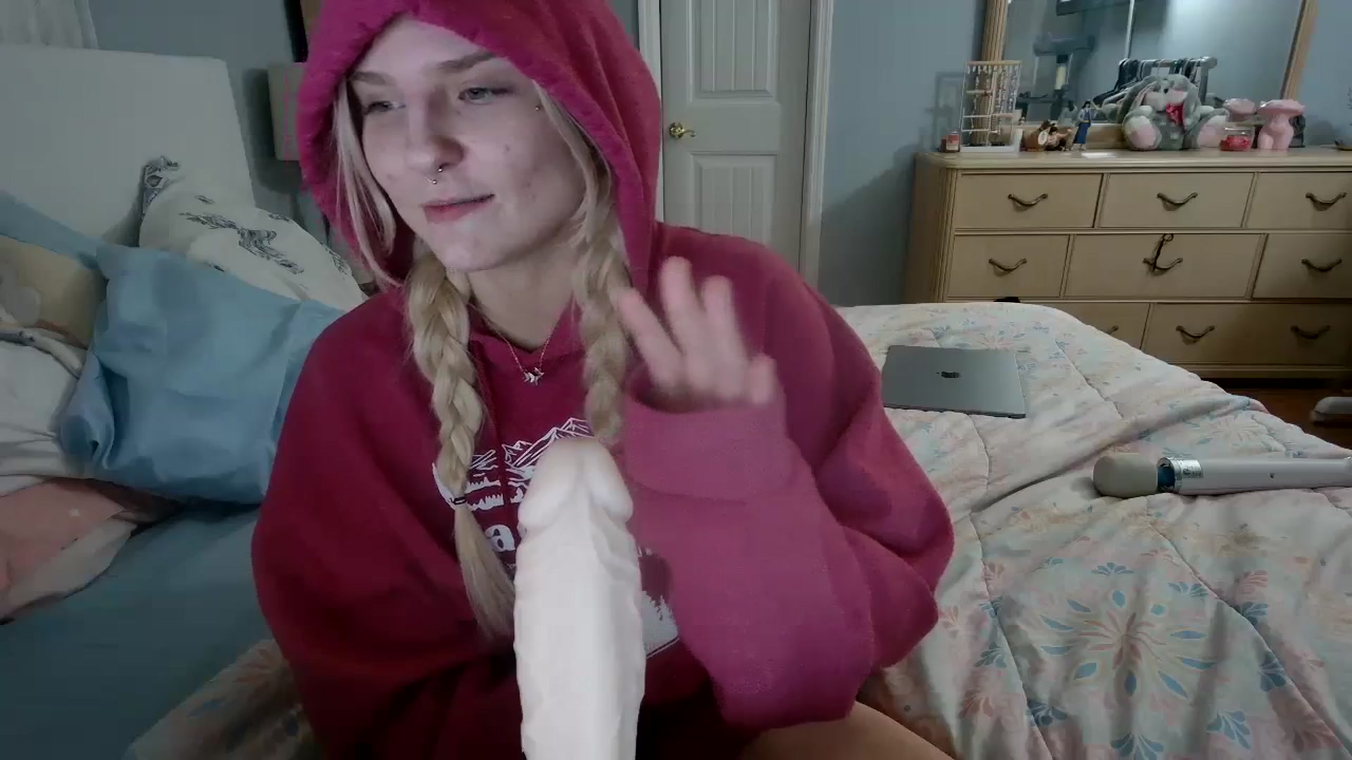Gallery image thumbnail from DuckChan0's myfreecams stream on, 04/09/2024, 24:46 image 14 of 20