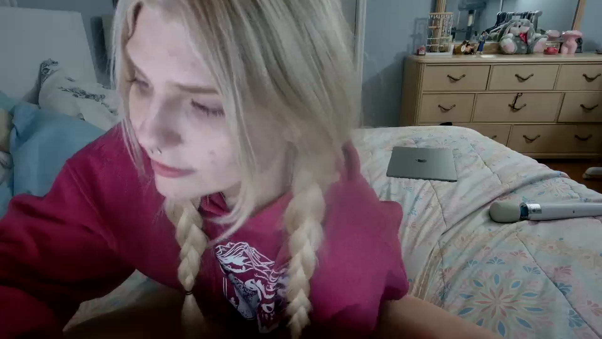 Gallery image thumbnail from DuckChan0's myfreecams stream on, 04/09/2024, 24:46 image 20 of 20