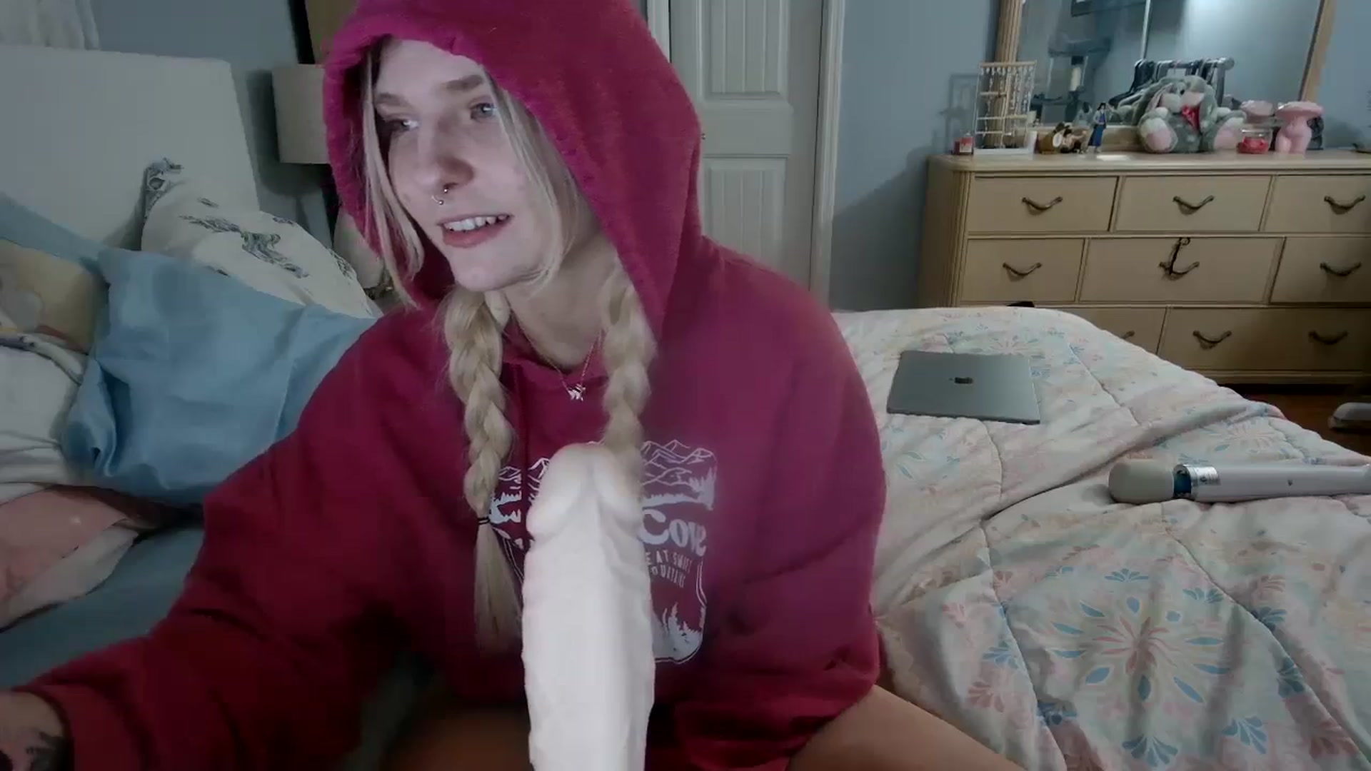Gallery image thumbnail from DuckChan0's myfreecams stream on, 04/09/2024, 24:46 image 13 of 20