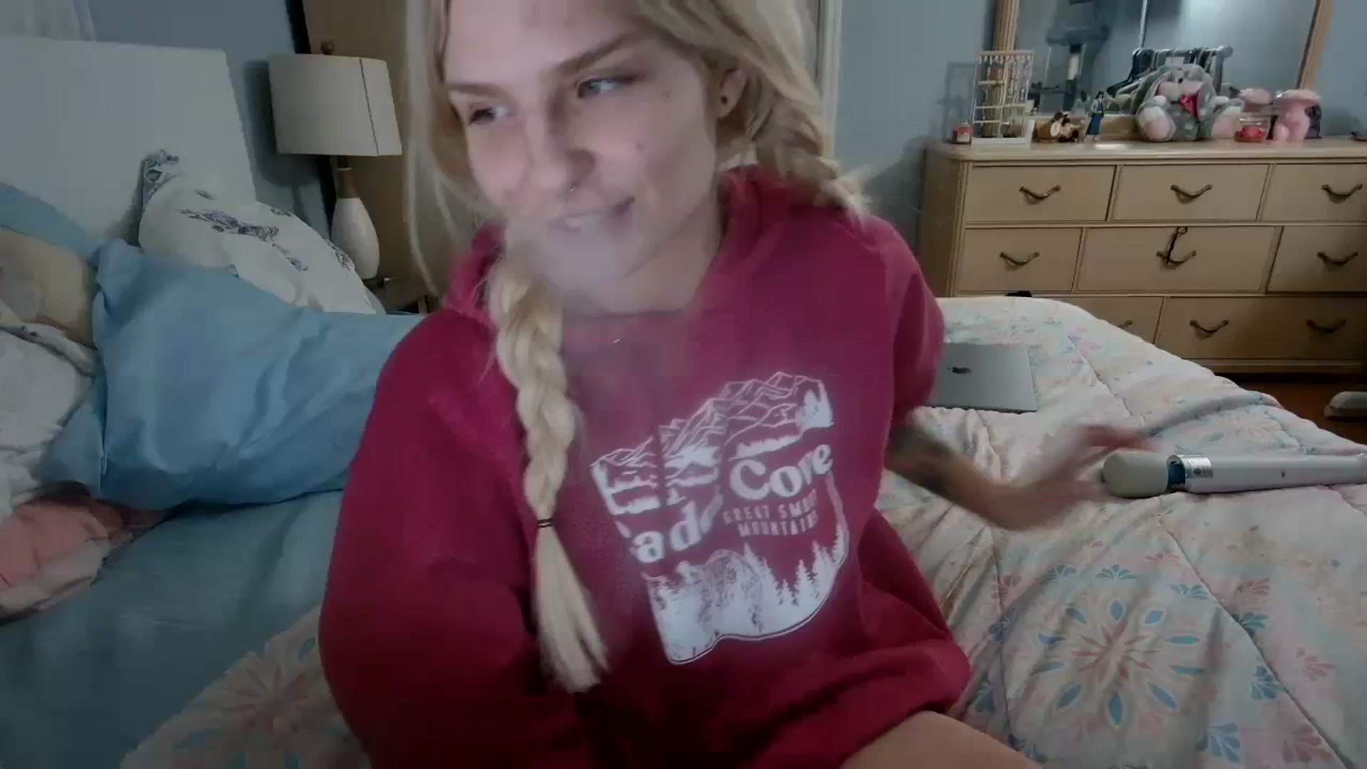 Gallery image thumbnail from DuckChan0's myfreecams stream on, 04/09/2024, 24:46 image 18 of 20