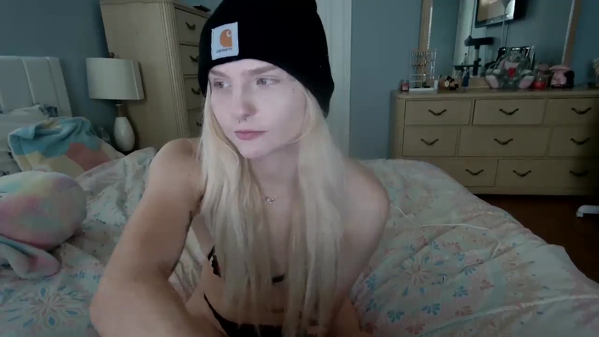 Gallery image thumbnail from DuckChan0's myfreecams stream on, 04/11/2024, 16:51 image 15 of 20
