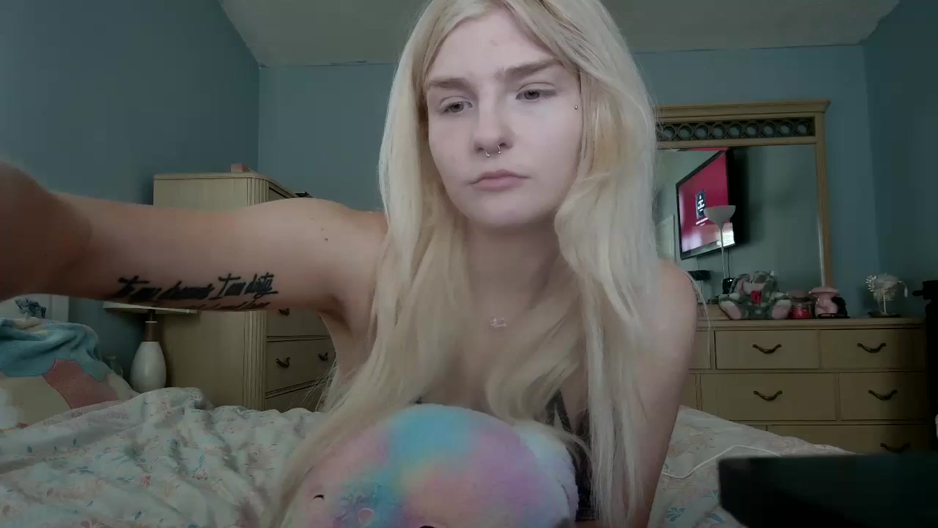 Gallery image thumbnail from DuckChan0's myfreecams stream on, 04/11/2024, 16:51 image 10 of 20