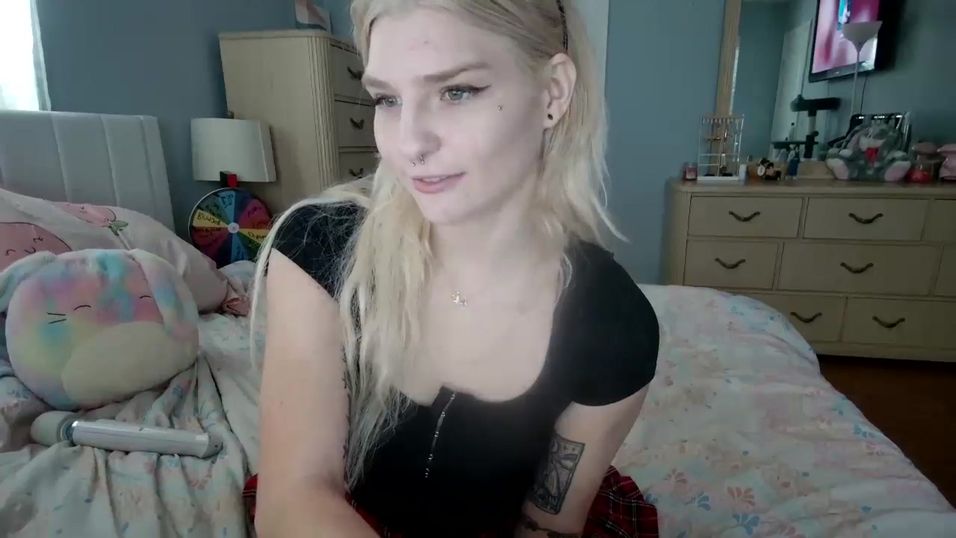 Gallery image thumbnail from DuckChan0's myfreecams stream on, 04/12/2024, 15:24 image 15 of 20