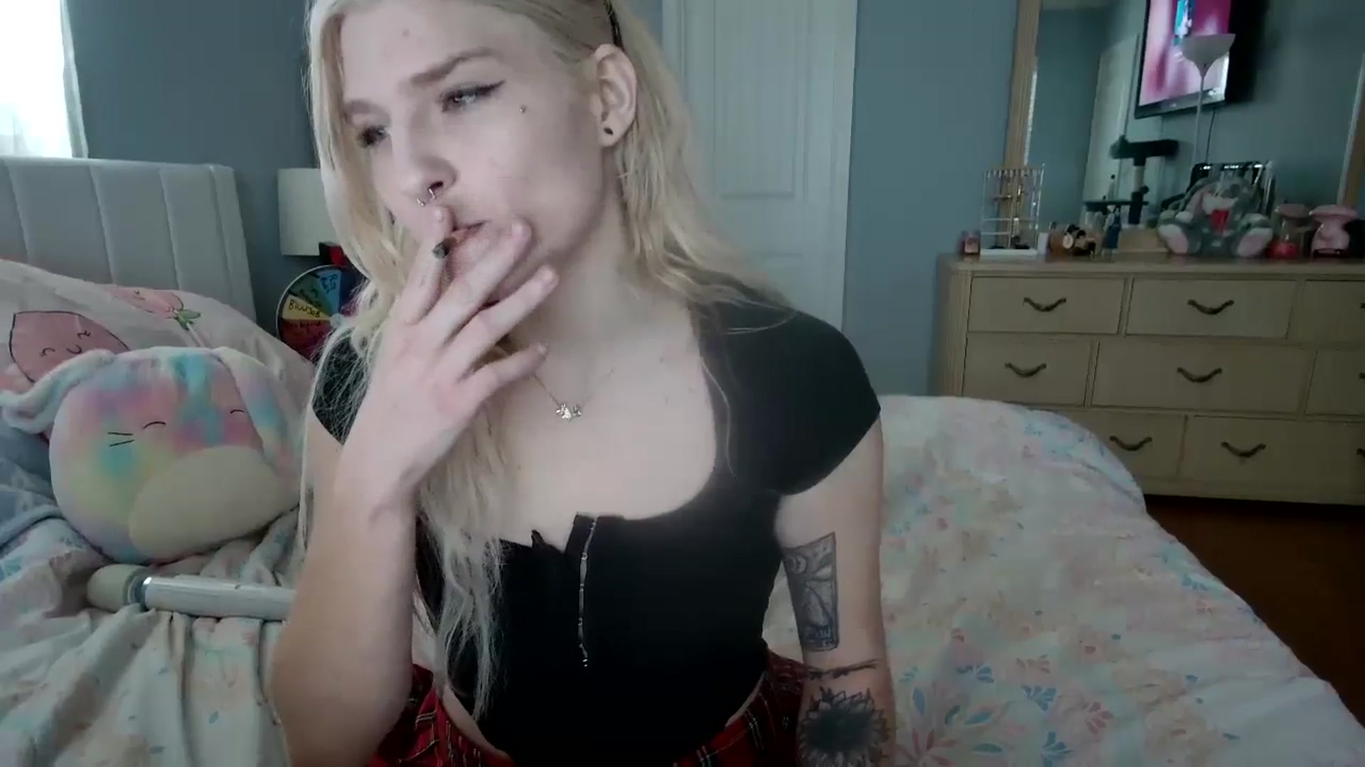 Gallery image thumbnail from DuckChan0's myfreecams stream on, 04/12/2024, 15:24 image 10 of 20