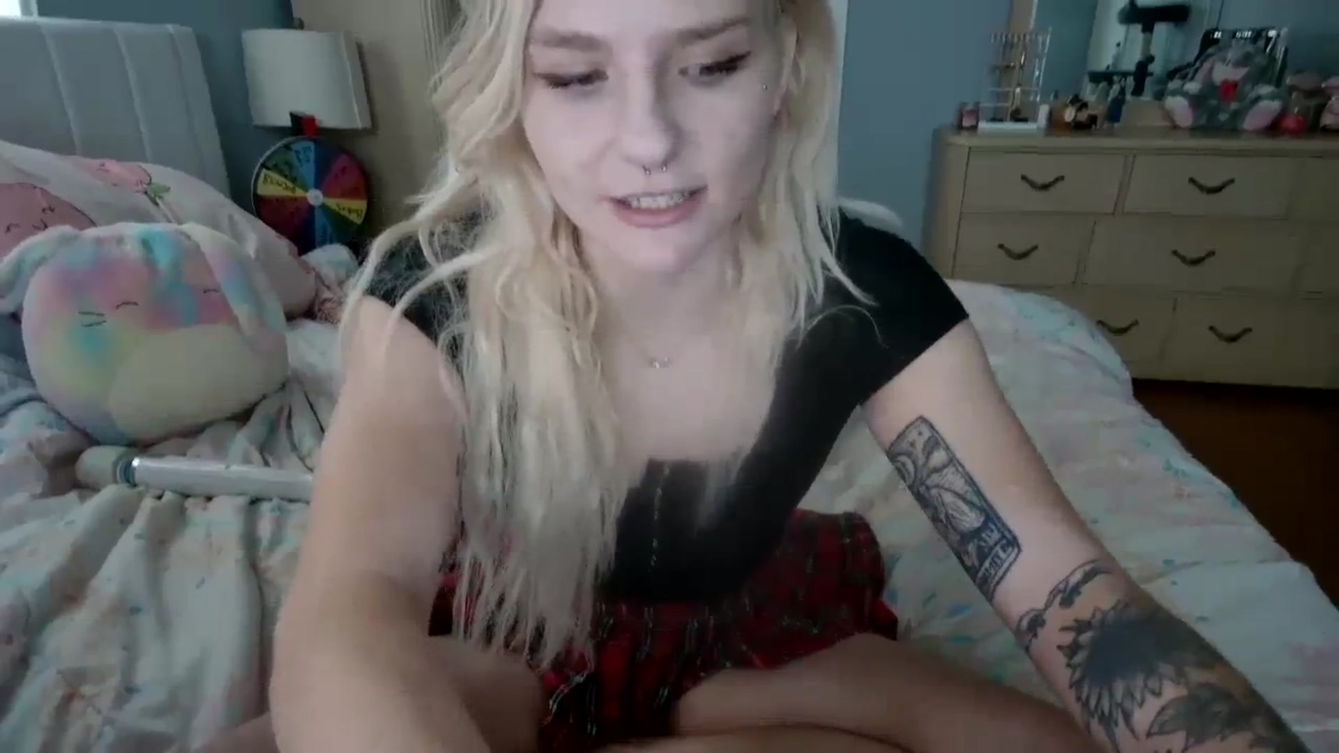 Gallery image thumbnail from DuckChan0's myfreecams stream on, 04/12/2024, 15:24 image 2 of 20