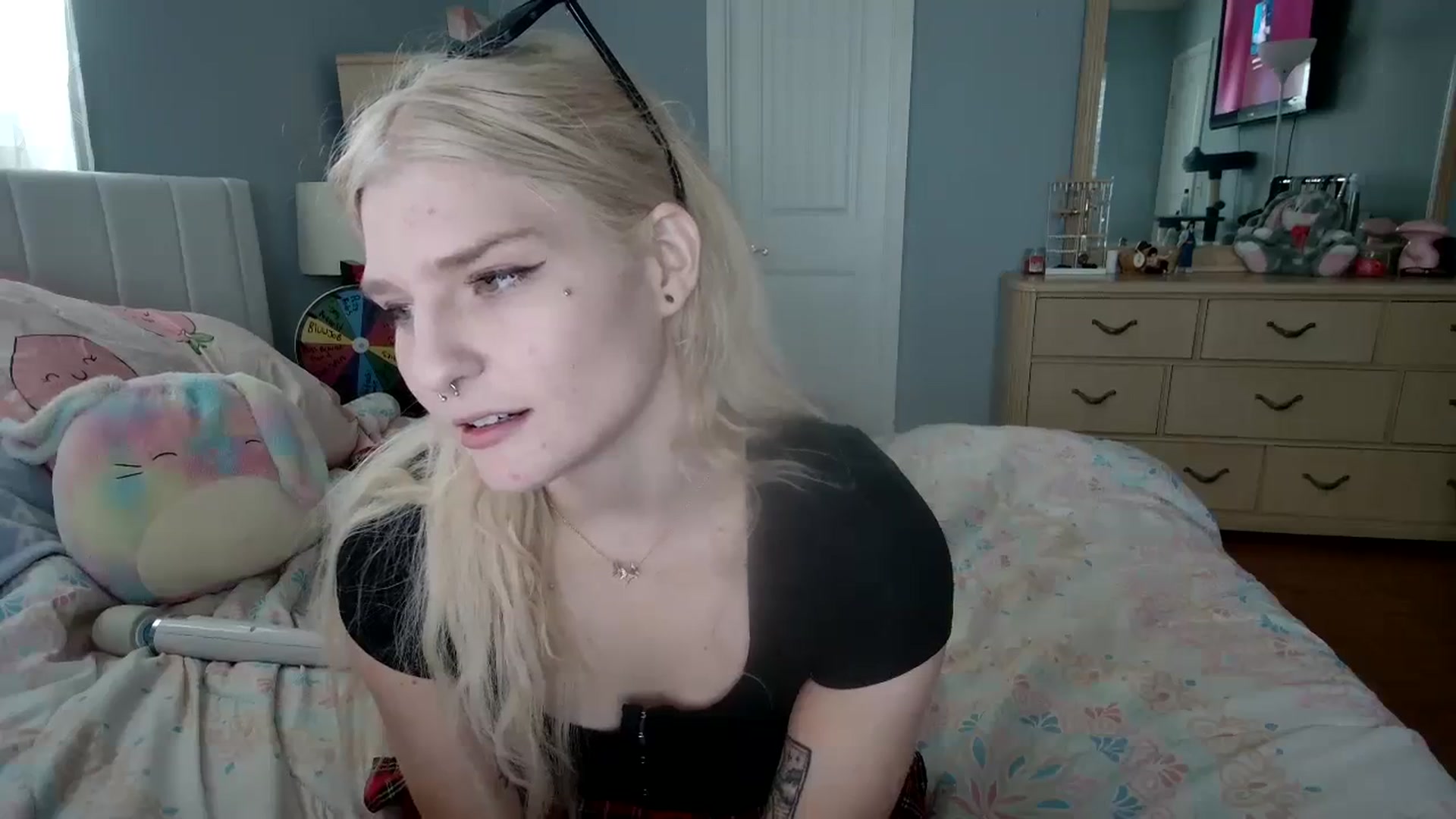 Gallery image thumbnail from DuckChan0's myfreecams stream on, 04/12/2024, 15:24 image 12 of 20